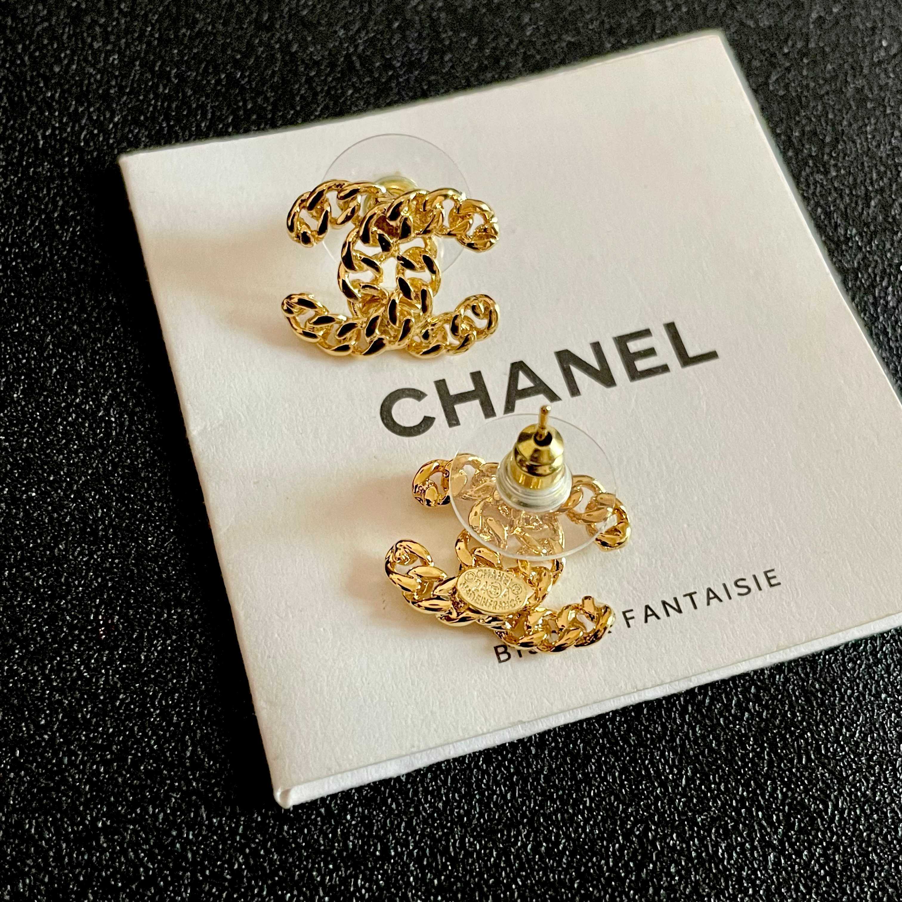 Chanel香奈儿 中古 双C耳钉👀原版复刻logo 小香家的款式真心无需多介绍😘🎶每一款都超好看，精致