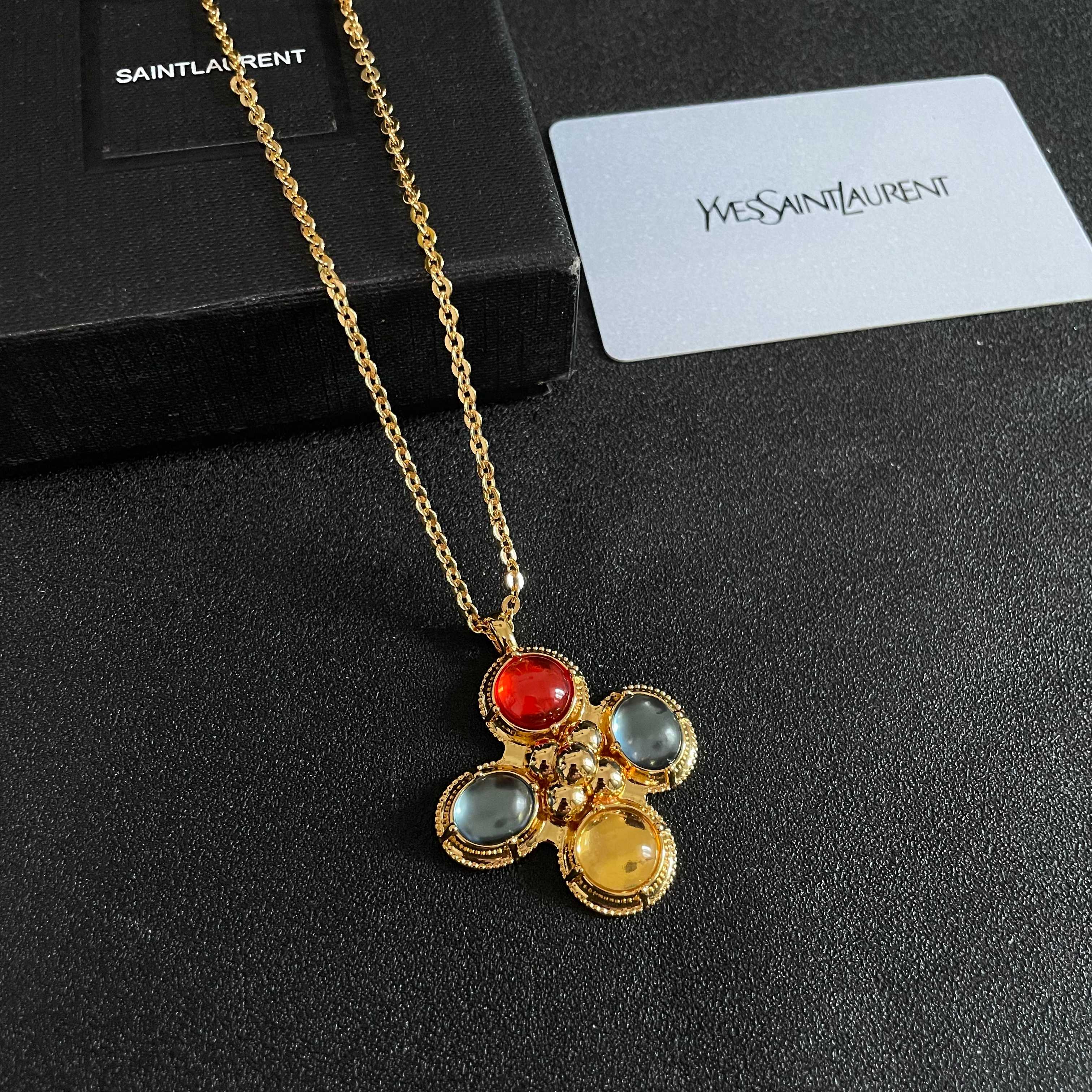 ⭕️新款YSL 圣罗兰项链👍原装黄铜材质 Yves Saint Laurent 创立于1961年 优雅抽