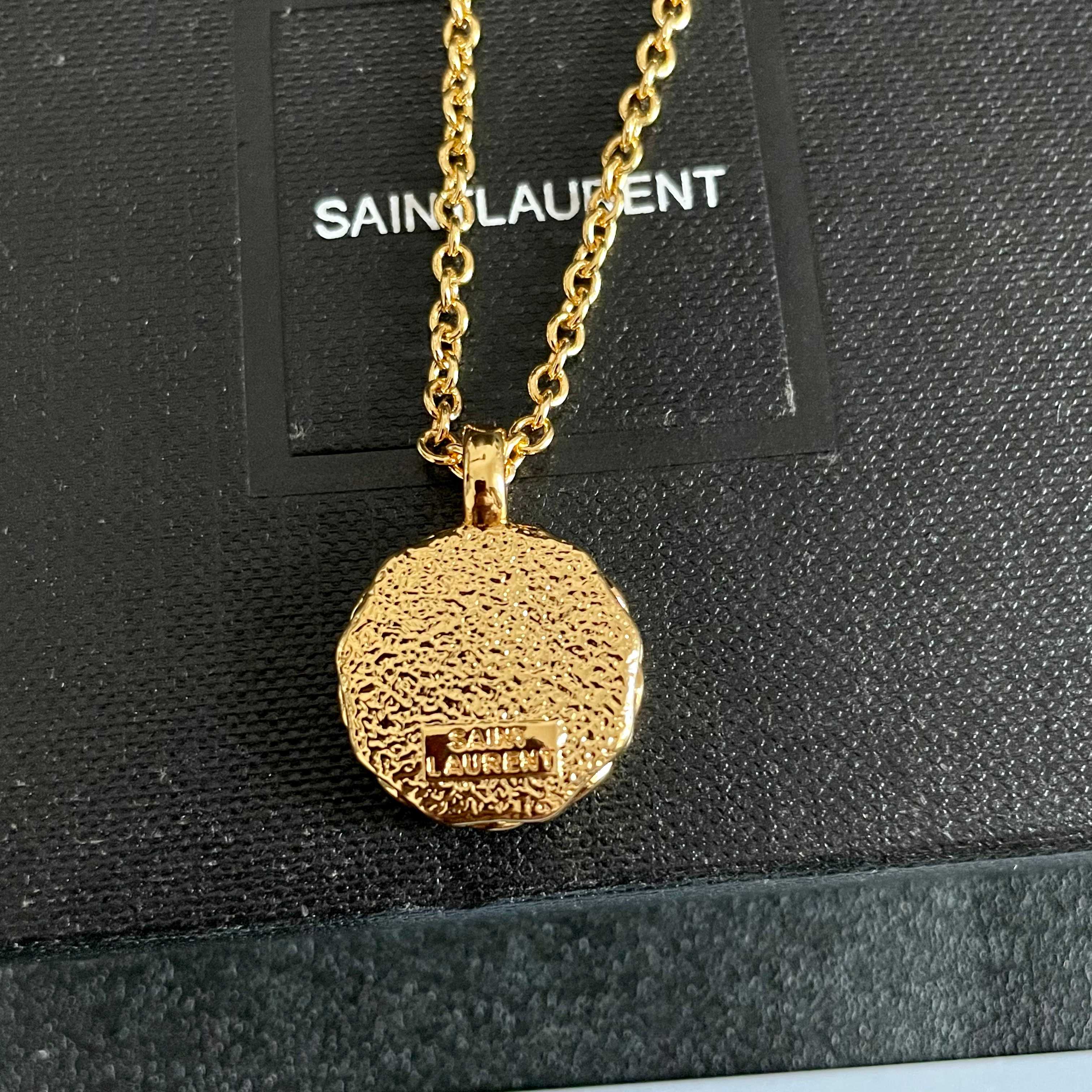 ⭕️新款YSL 圣罗兰项链👍原装黄铜材质 Yves Saint Laurent 创立于1961年 优雅抽