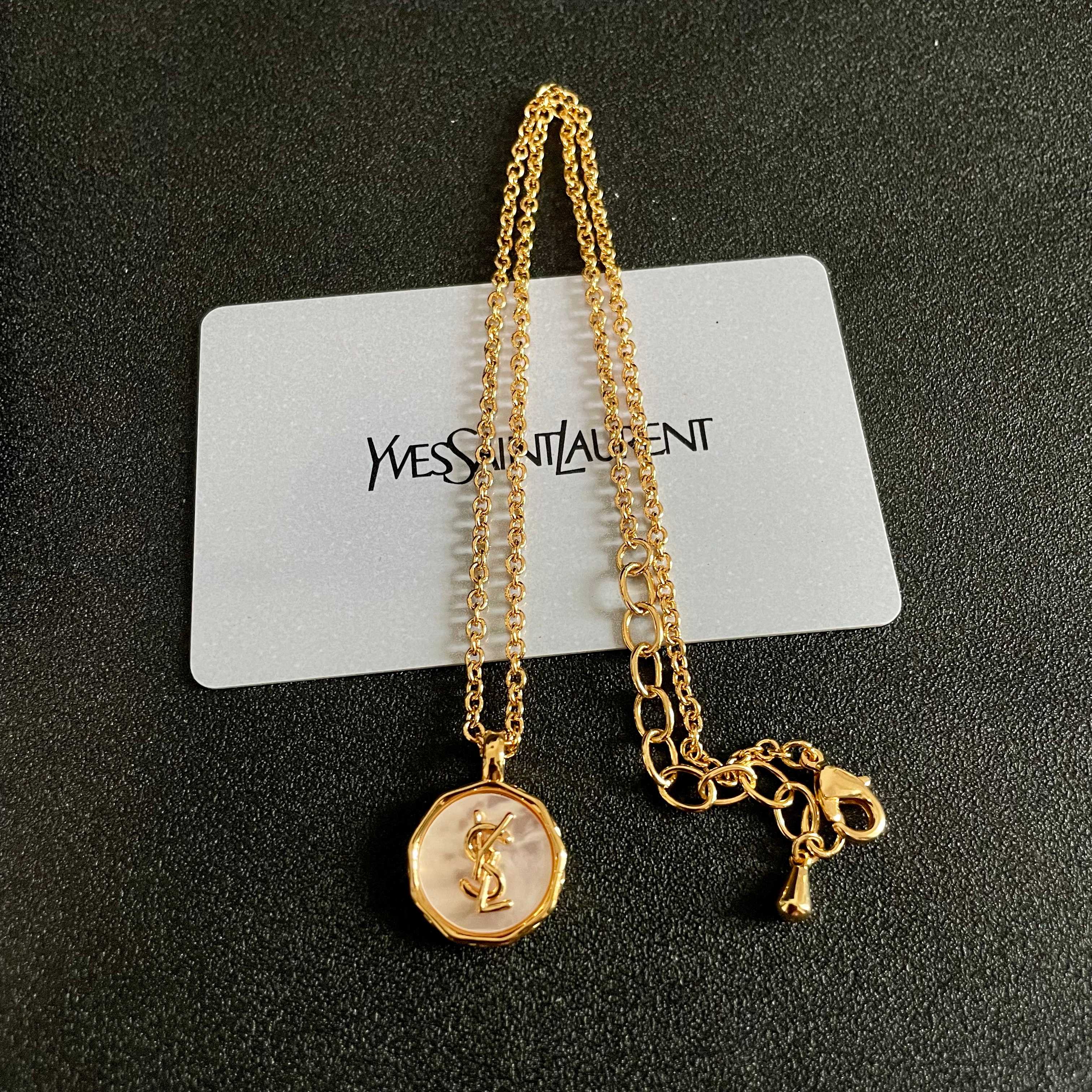 ⭕️新款YSL 圣罗兰项链👍原装黄铜材质 Yves Saint Laurent 创立于1961年 优雅抽