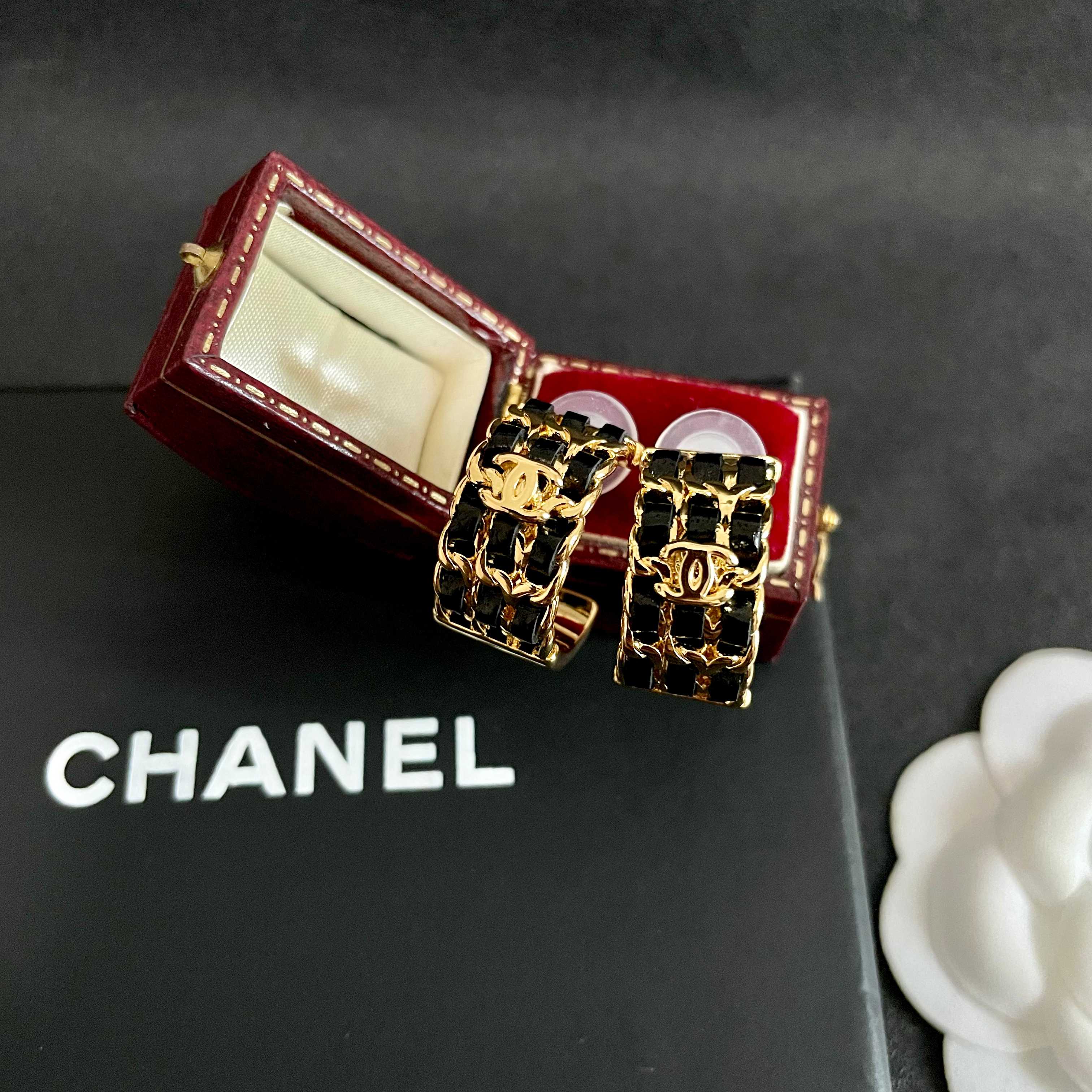 Chanel香奈儿 中古 耳钉👀小香家的款式真心无需多介绍😘🎶每一款都超好看，精致大方，非常显气质