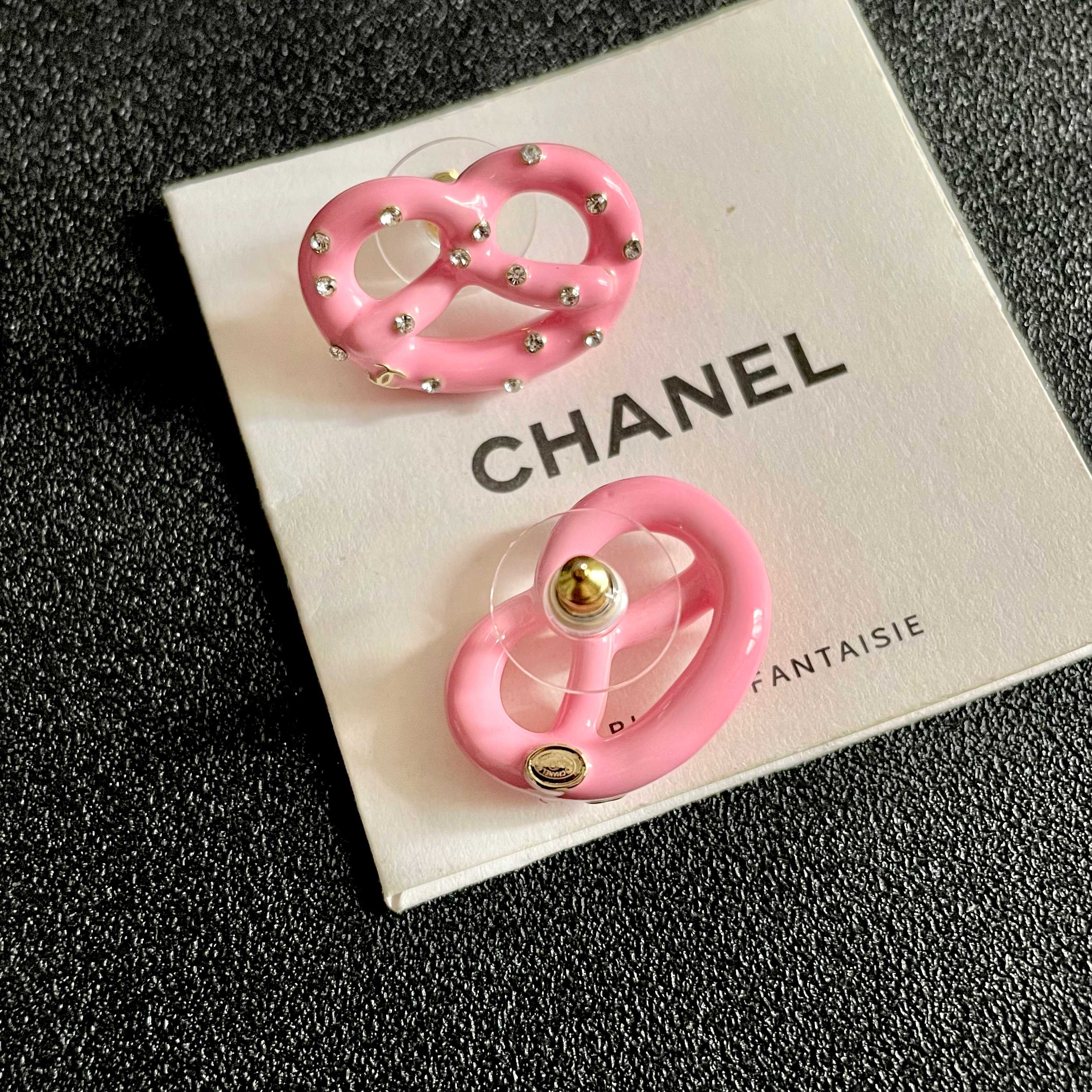 Chanel香奈儿 中古 耳钉👀小香家的款式真心无需多介绍😘🎶每一款都超好看，精致大方，非常显气质