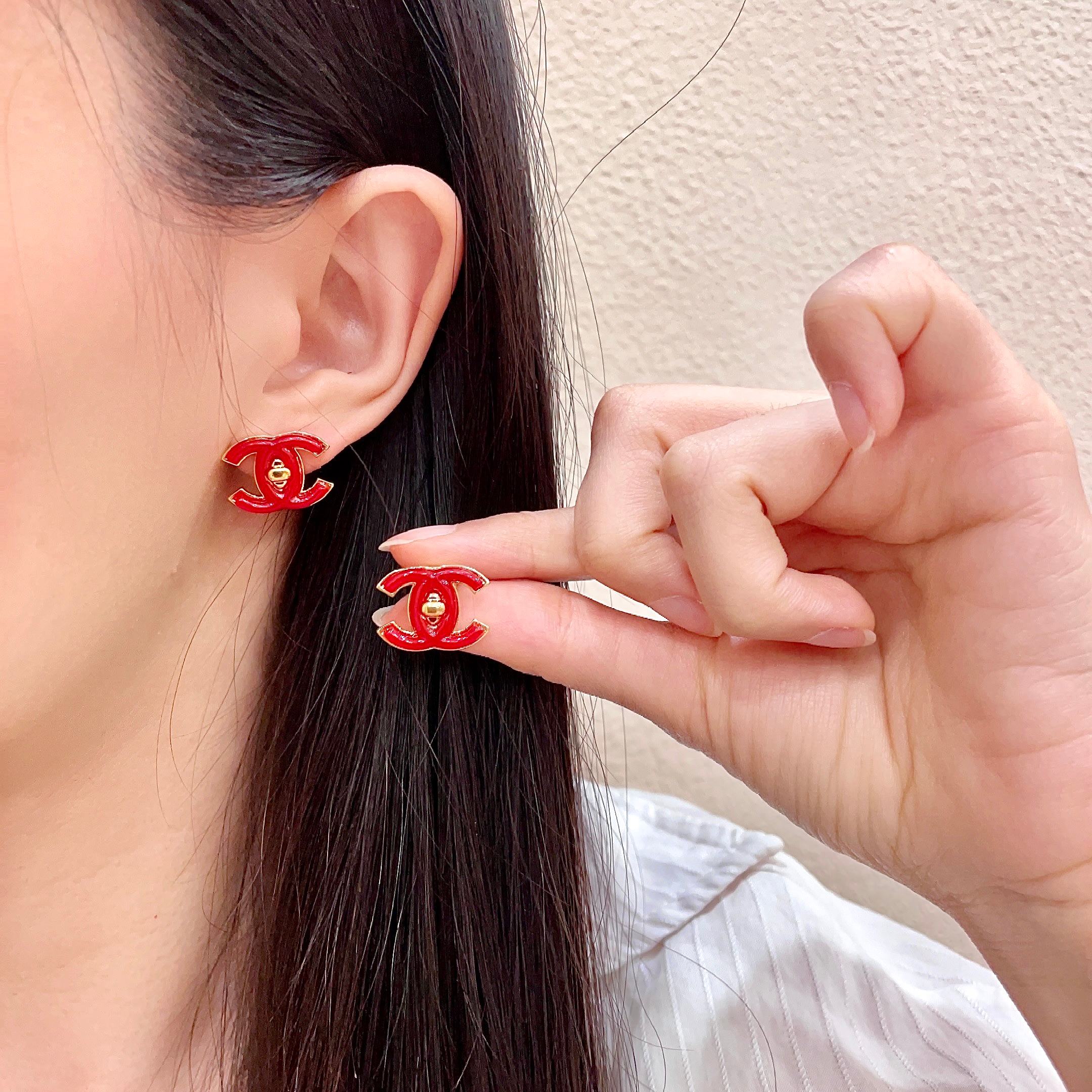 Chanel香奈儿 中古 耳钉👀小香家的款式真心无需多介绍😘🎶每一款都超好看，精致大方，非常显气质