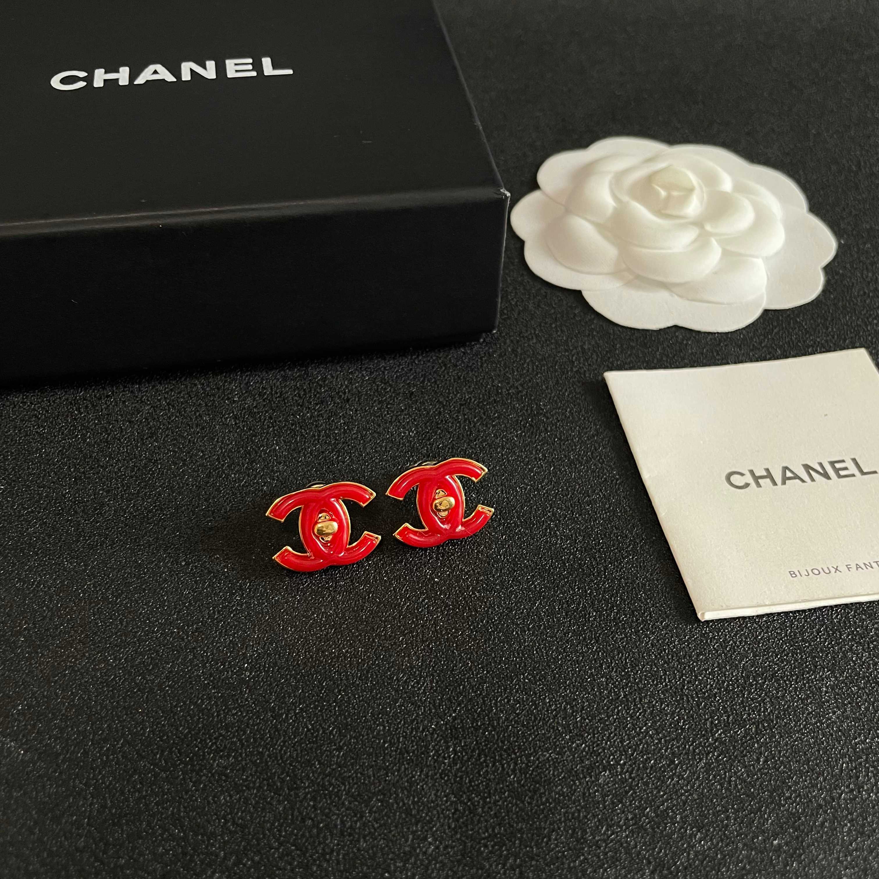 Chanel香奈儿 中古 耳钉👀小香家的款式真心无需多介绍😘🎶每一款都超好看，精致大方，非常显气质