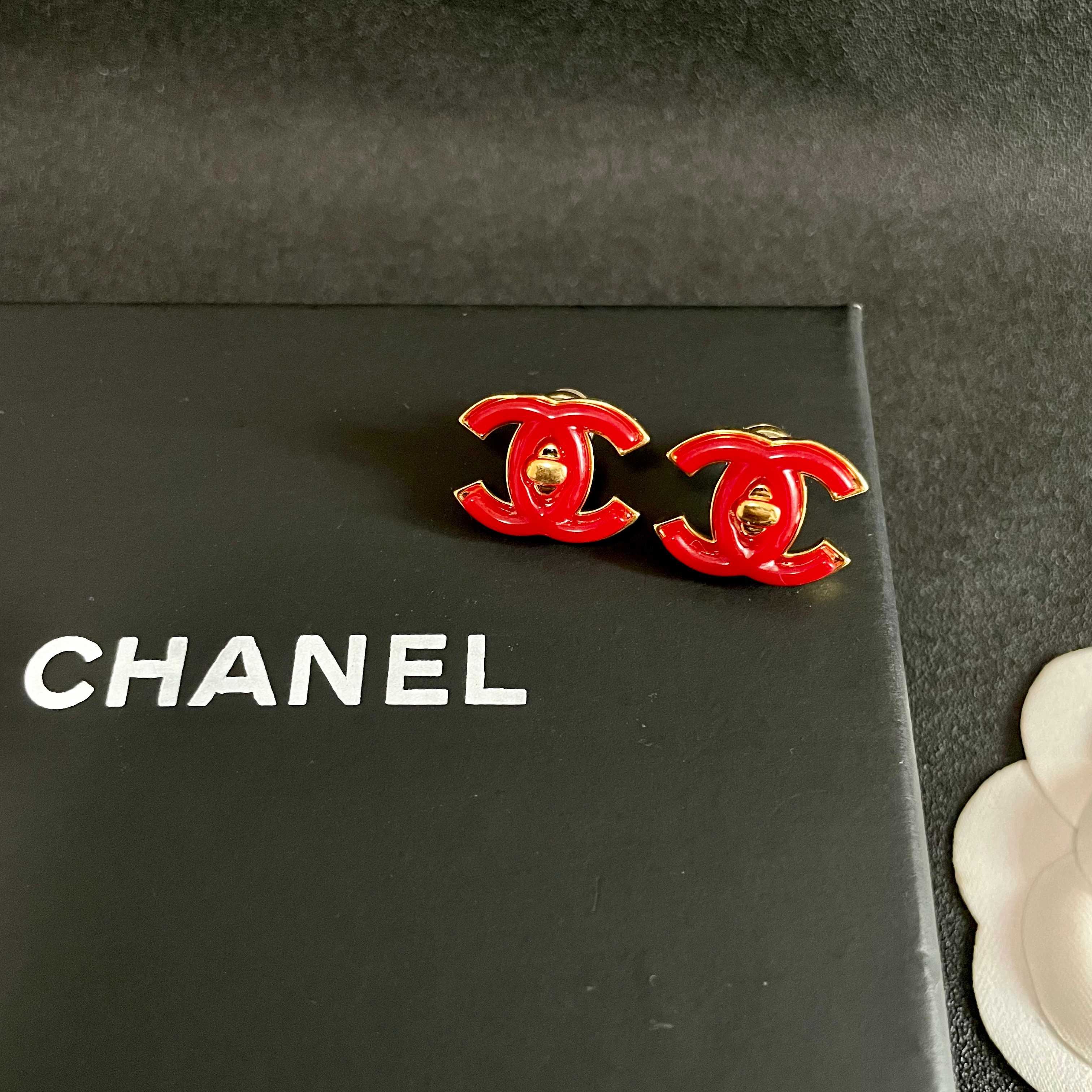 Chanel香奈儿 中古 耳钉👀小香家的款式真心无需多介绍😘🎶每一款都超好看，精致大方，非常显气质