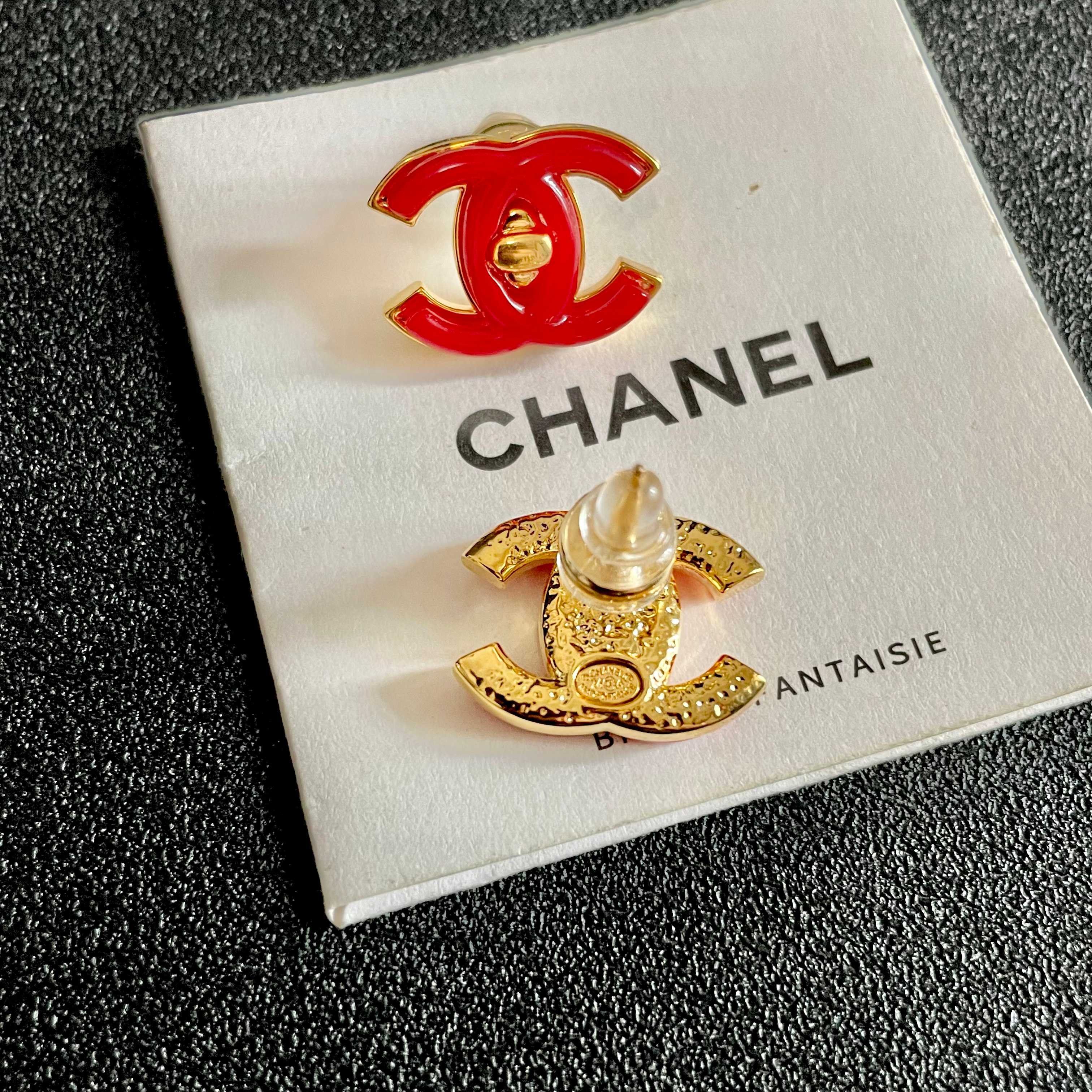 Chanel香奈儿 中古 耳钉👀小香家的款式真心无需多介绍😘🎶每一款都超好看，精致大方，非常显气质