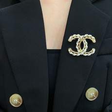 CHANEL小香 专柜最新款同步上新香奈儿最新款胸针 胸针,是最懂女人的饰物。那些倾注了全部心血去做自己 CHANEL小香 专柜最新款同步上新香奈儿最新款胸针 胸针,是最懂女人的饰物。那些倾注了全部心血去做自己