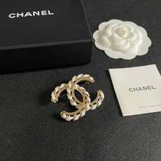 CHANEL小香 专柜最新款同步上新香奈儿最新款胸针 胸针,是最懂女人的饰物。那些倾注了全部心血去做自己 CHANEL小香 专柜最新款同步上新香奈儿最新款胸针 胸针,是最懂女人的饰物。那些倾注了全部心血去做自己