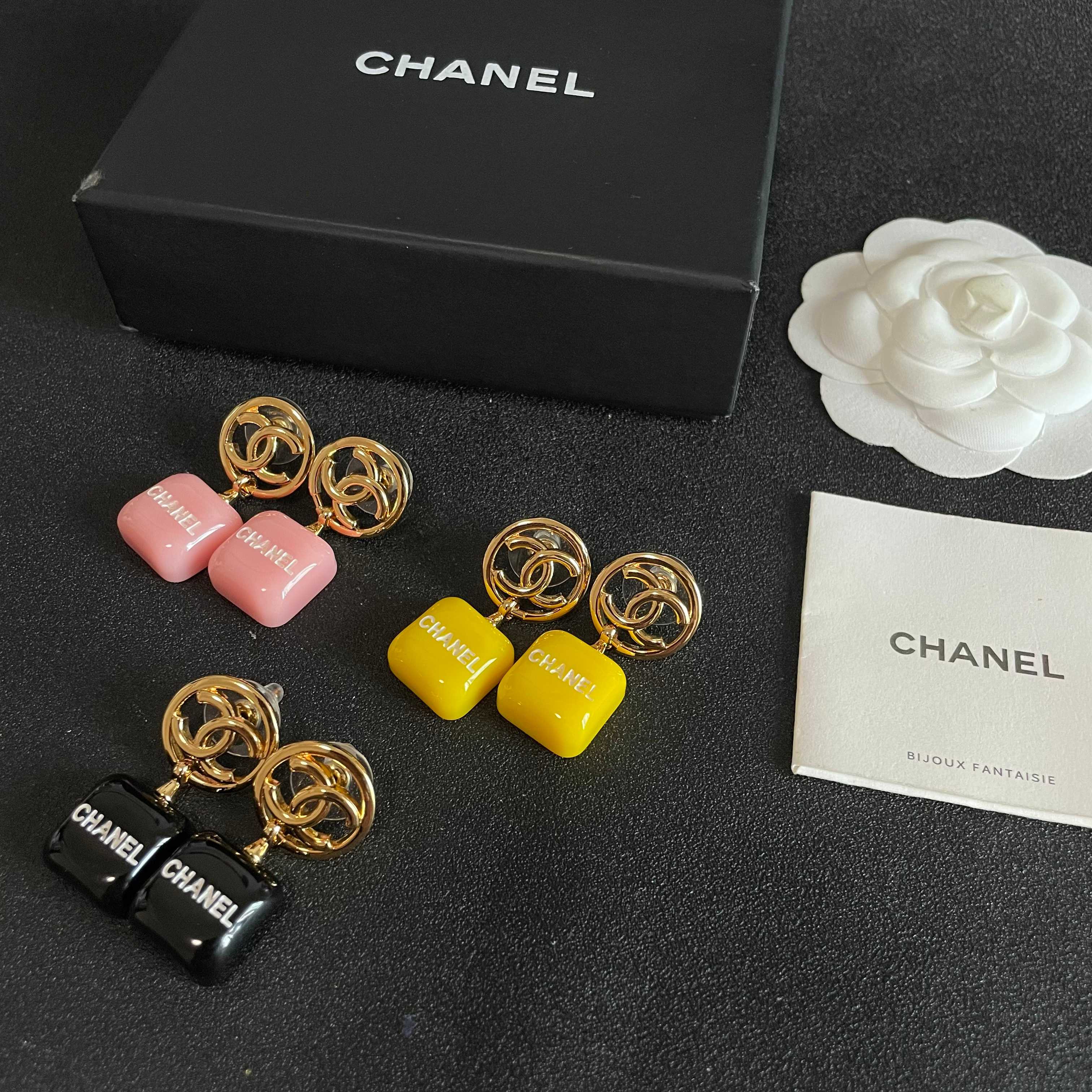 Chanel香奈儿 中古 耳钉👀小香家的款式真心无需多介绍😘🎶每一款都超好看，精致大方，非常显气质