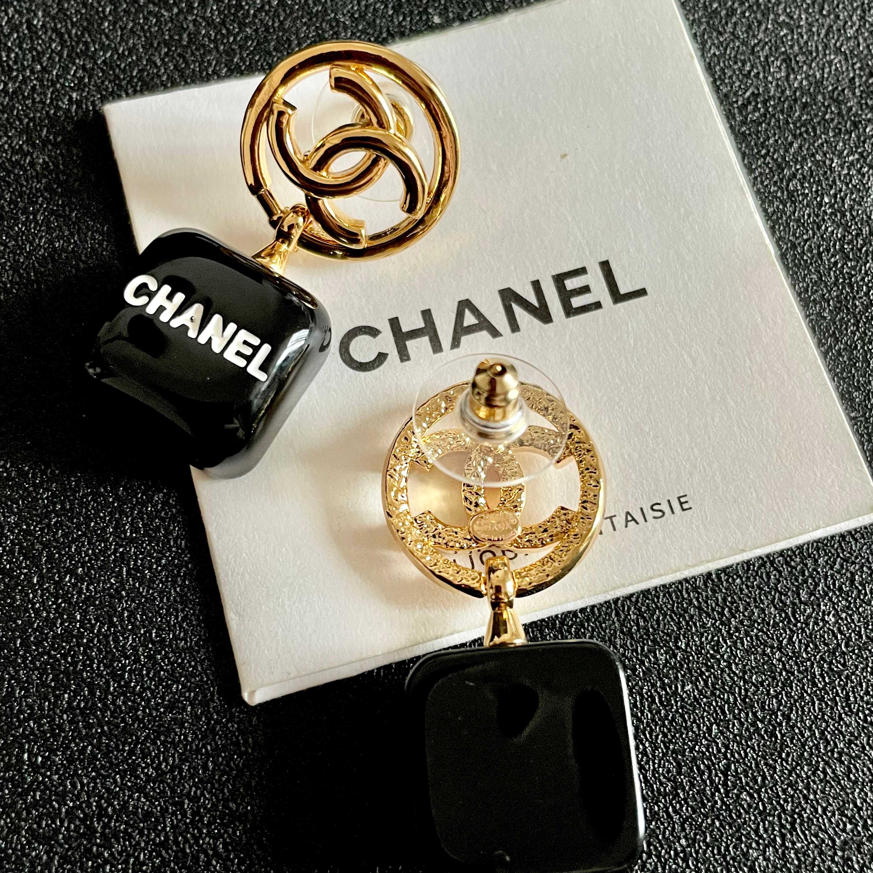 Chanel香奈儿 中古 耳钉👀小香家的款式真心无需多介绍😘🎶每一款都超好看，精致大方，非常显气质