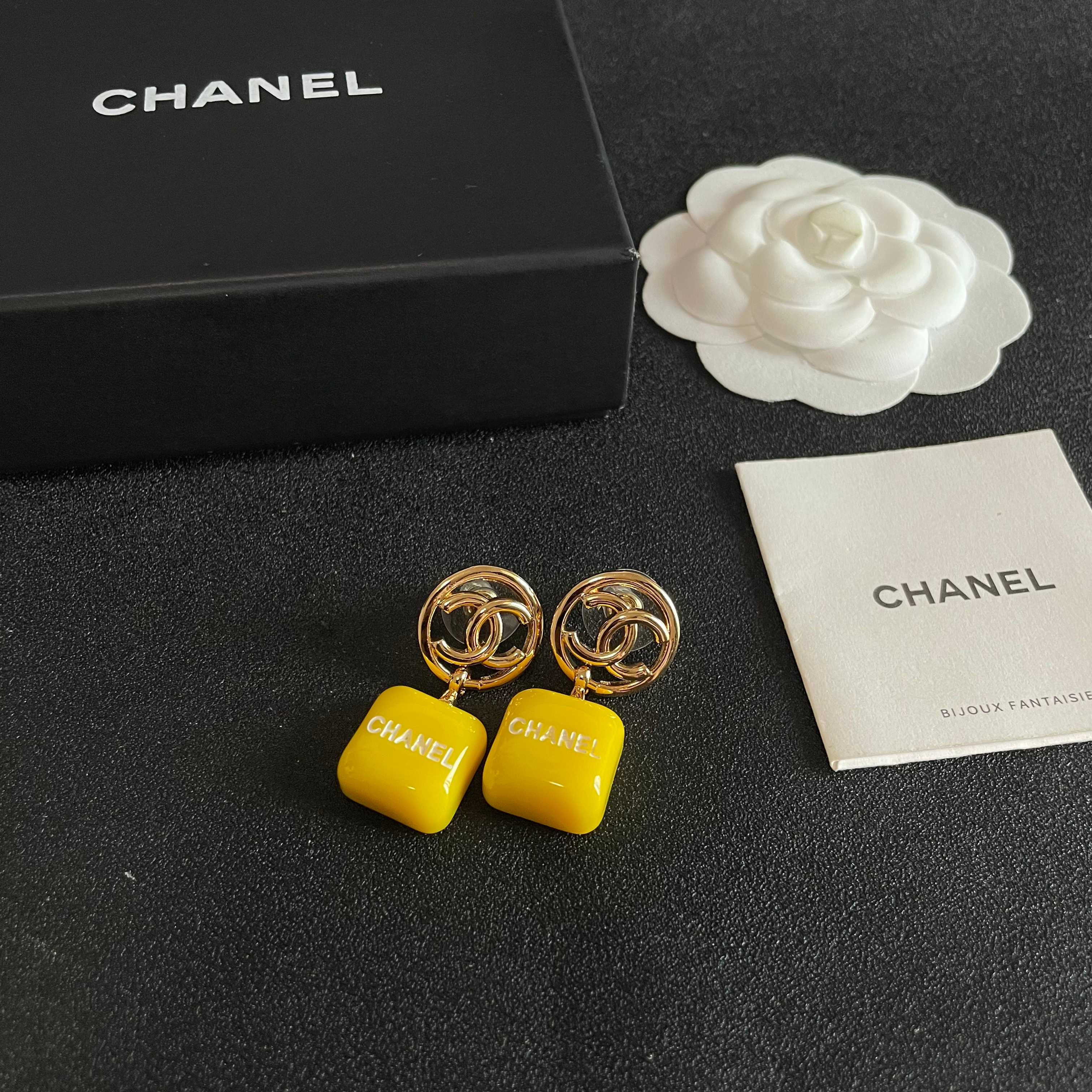 Chanel香奈儿 中古 耳钉👀小香家的款式真心无需多介绍😘🎶每一款都超好看，精致大方，非常显气质