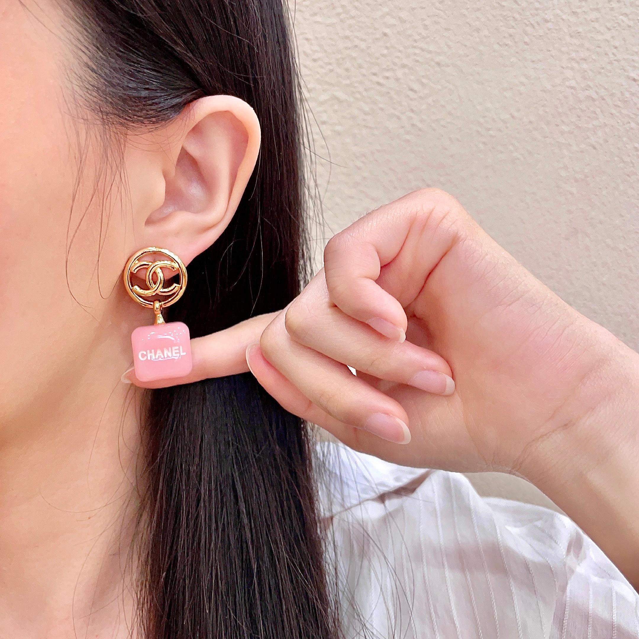 Chanel香奈儿 中古 耳钉👀小香家的款式真心无需多介绍😘🎶每一款都超好看，精致大方，非常显气质