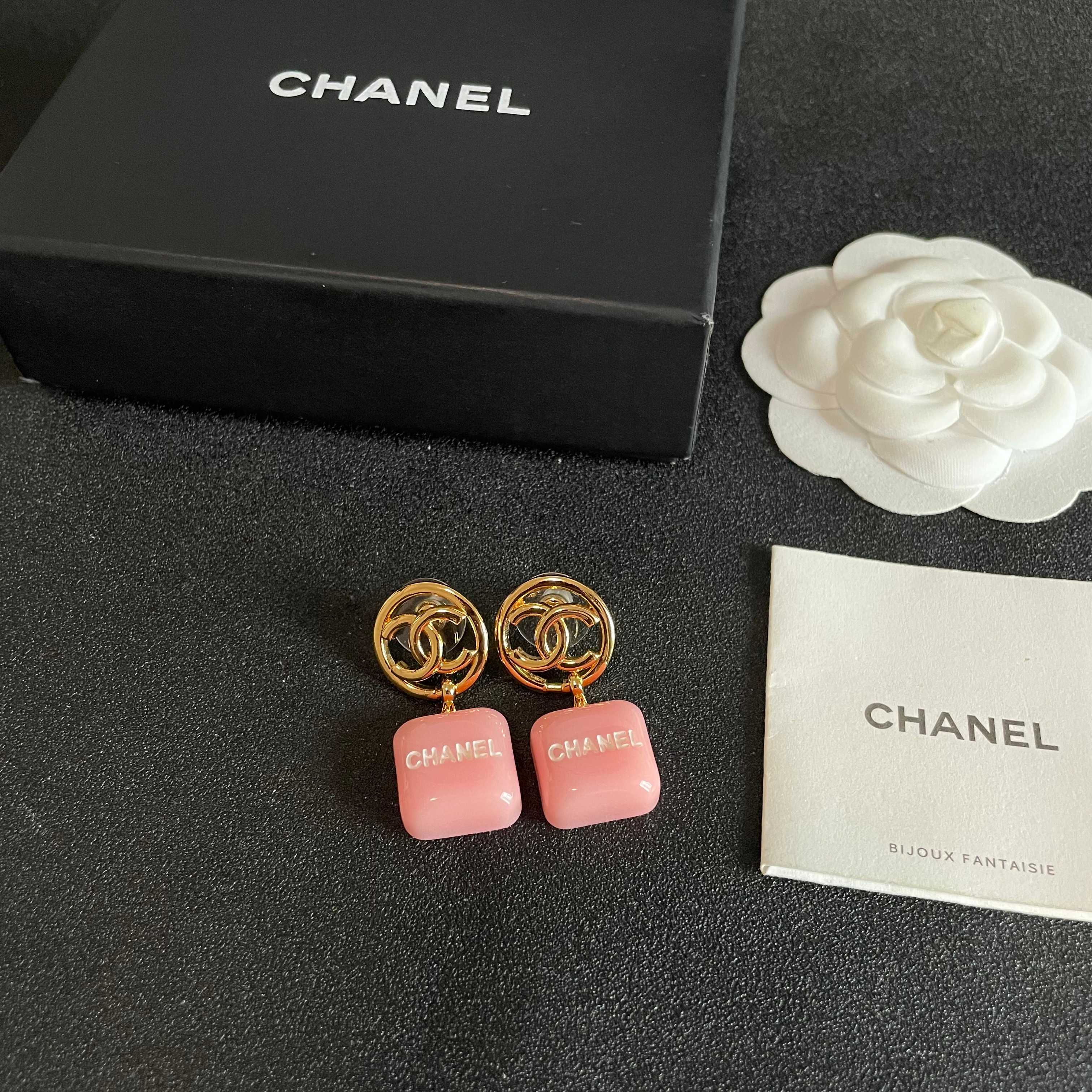 Chanel香奈儿 中古 耳钉👀小香家的款式真心无需多介绍😘🎶每一款都超好看，精致大方，非常显气质
