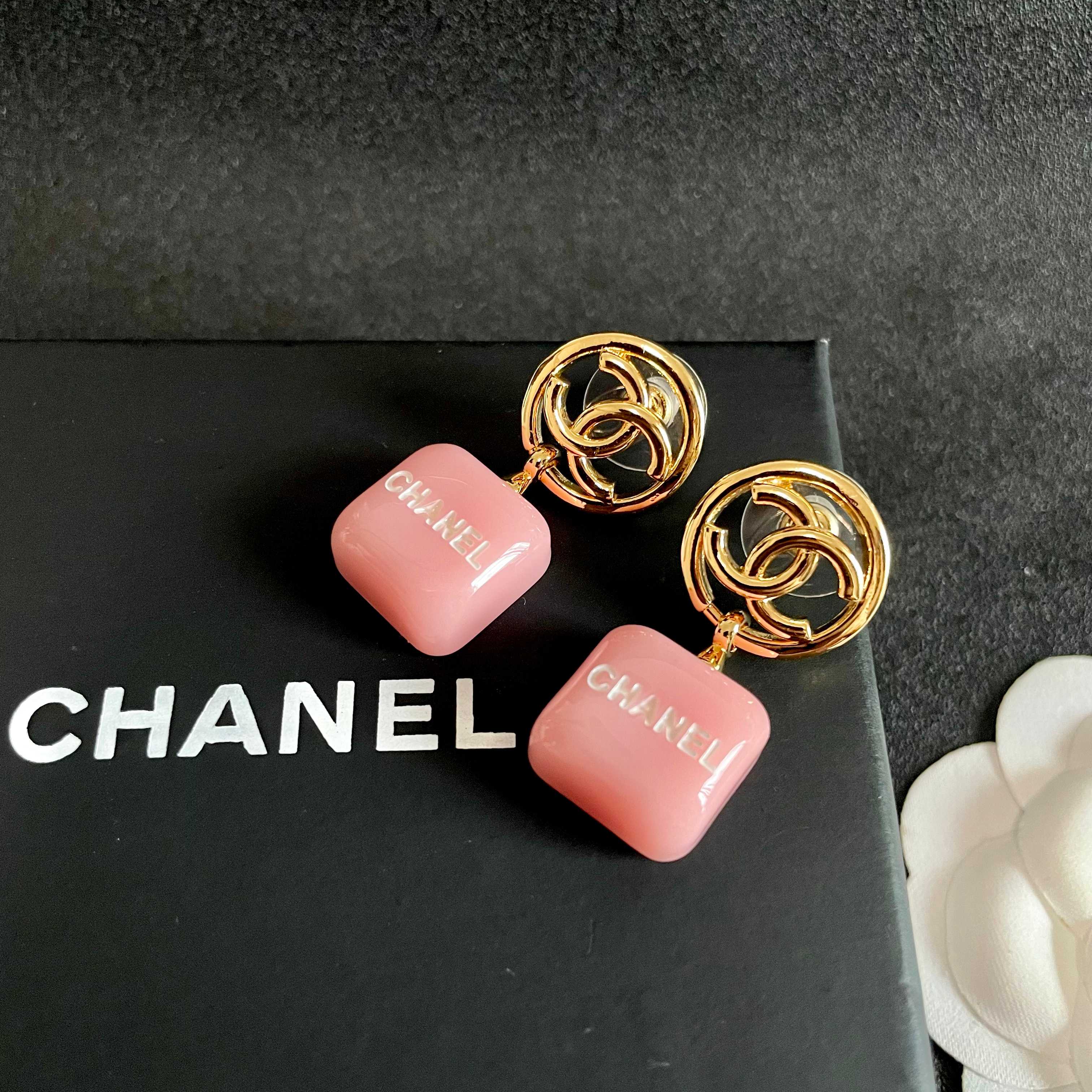 Chanel香奈儿 中古 耳钉👀小香家的款式真心无需多介绍😘🎶每一款都超好看，精致大方，非常显气质