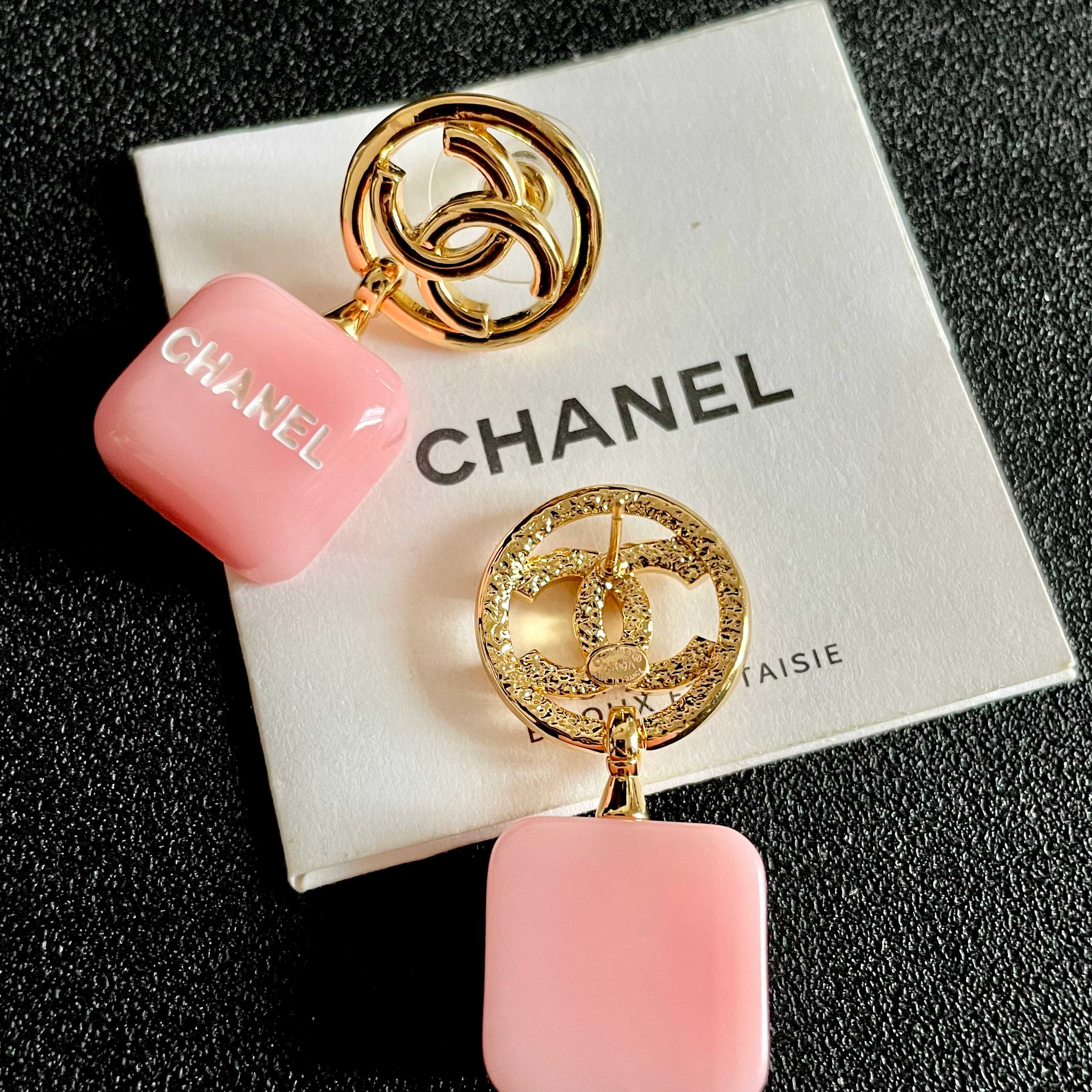Chanel香奈儿 中古 耳钉👀小香家的款式真心无需多介绍😘🎶每一款都超好看，精致大方，非常显气质