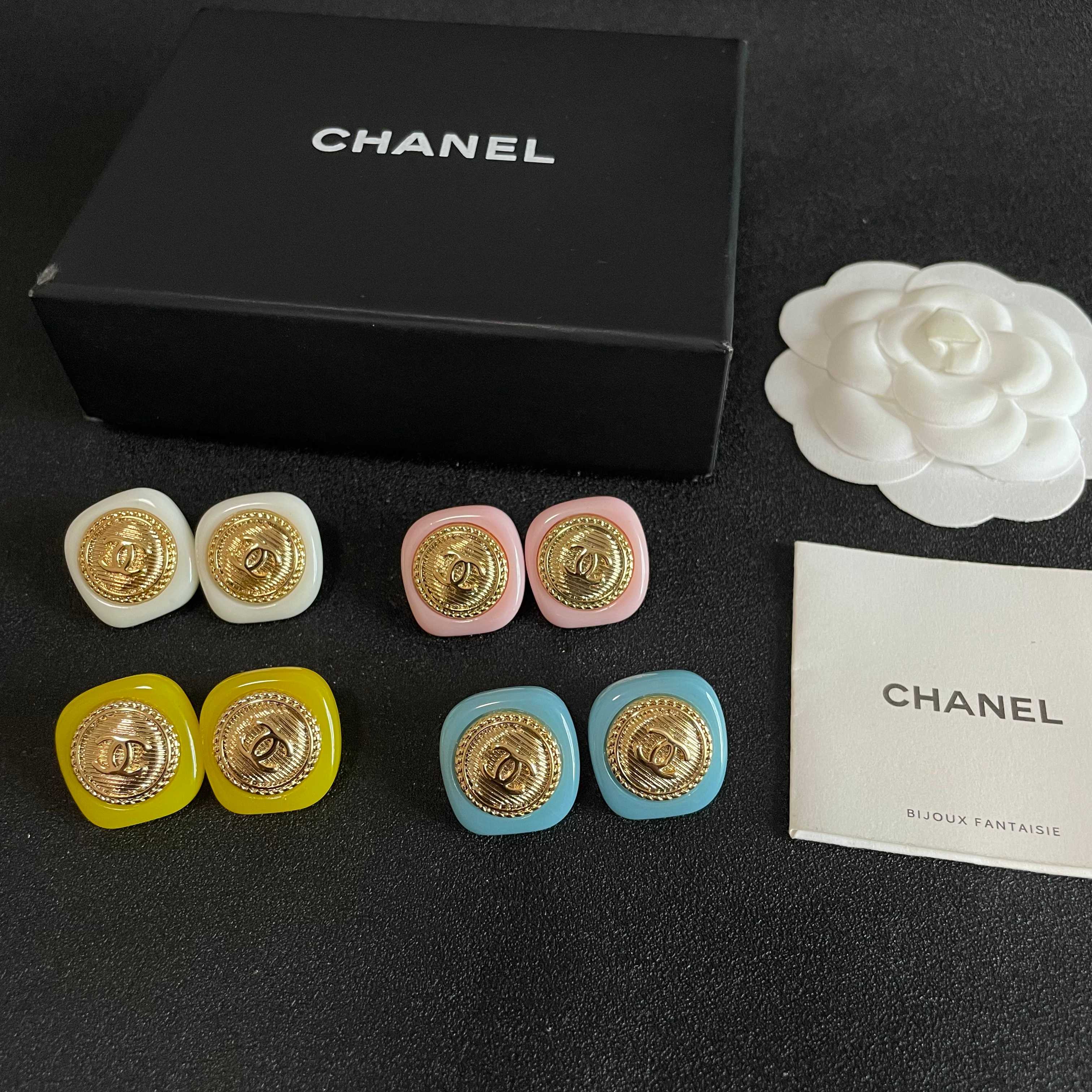 Chanel香奈儿 中古 耳钉👀小香家的款式真心无需多介绍😘🎶每一款都超好看，精致大方，非常显气质