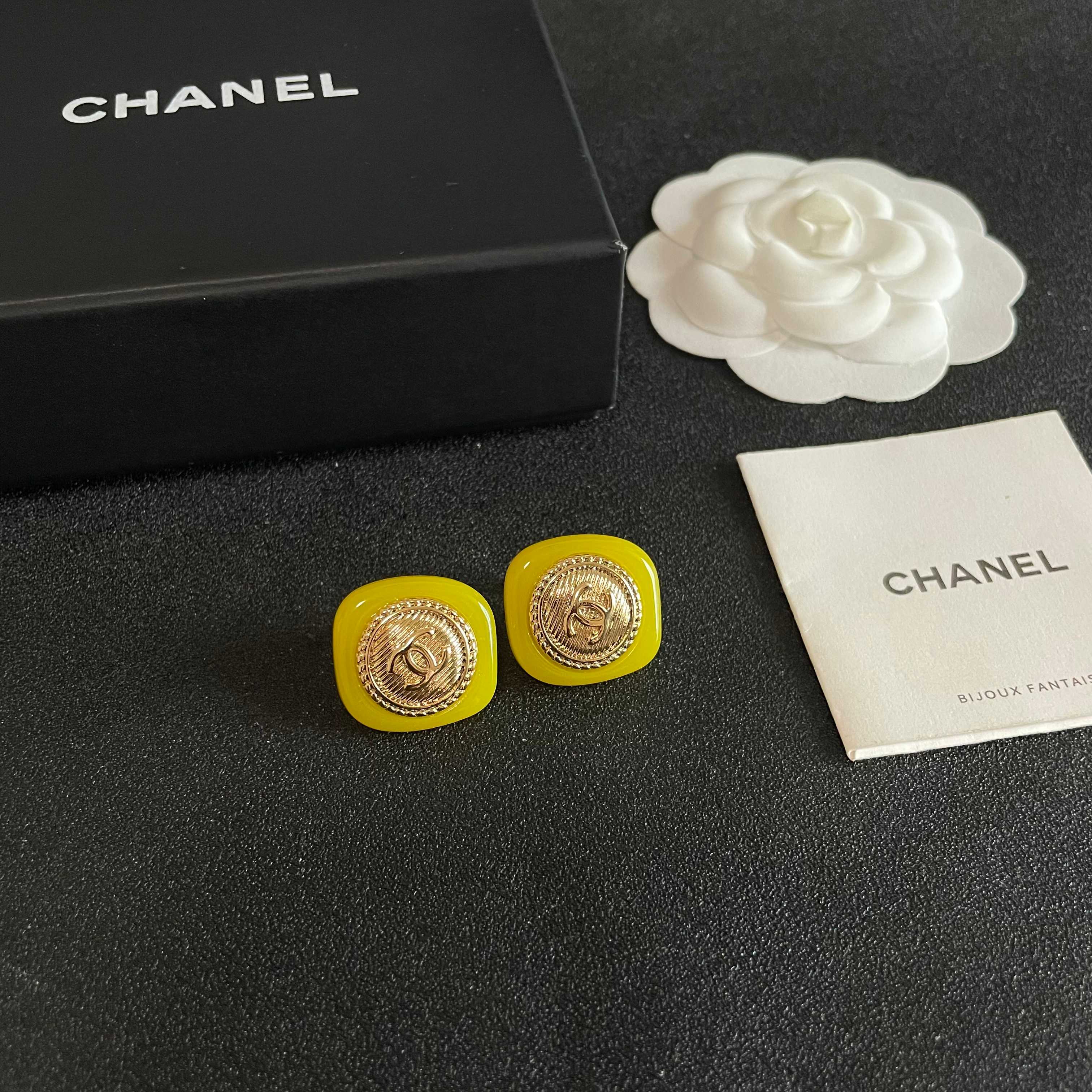 Chanel香奈儿 中古 耳钉👀小香家的款式真心无需多介绍😘🎶每一款都超好看，精致大方，非常显气质