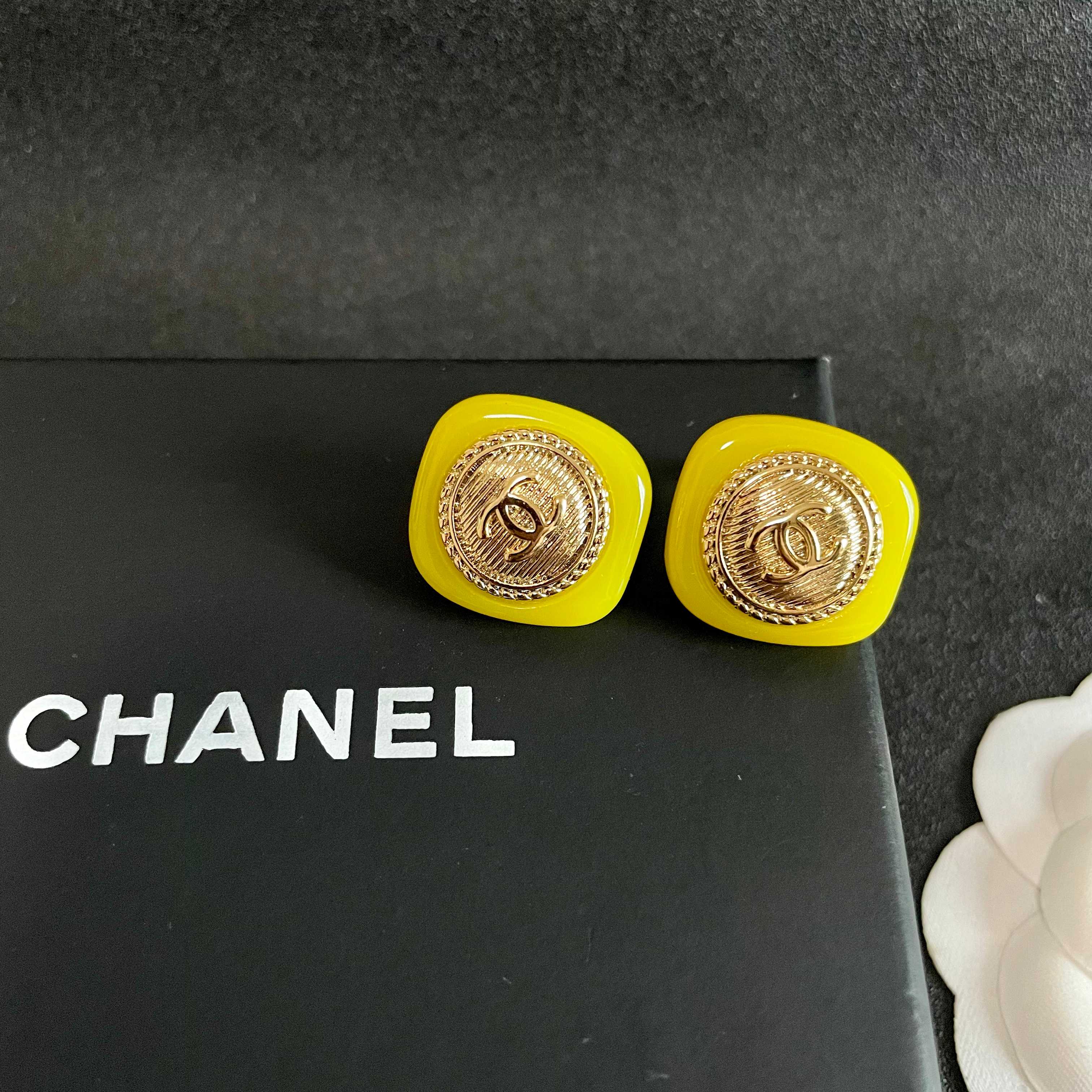 Chanel香奈儿 中古 耳钉👀小香家的款式真心无需多介绍😘🎶每一款都超好看，精致大方，非常显气质