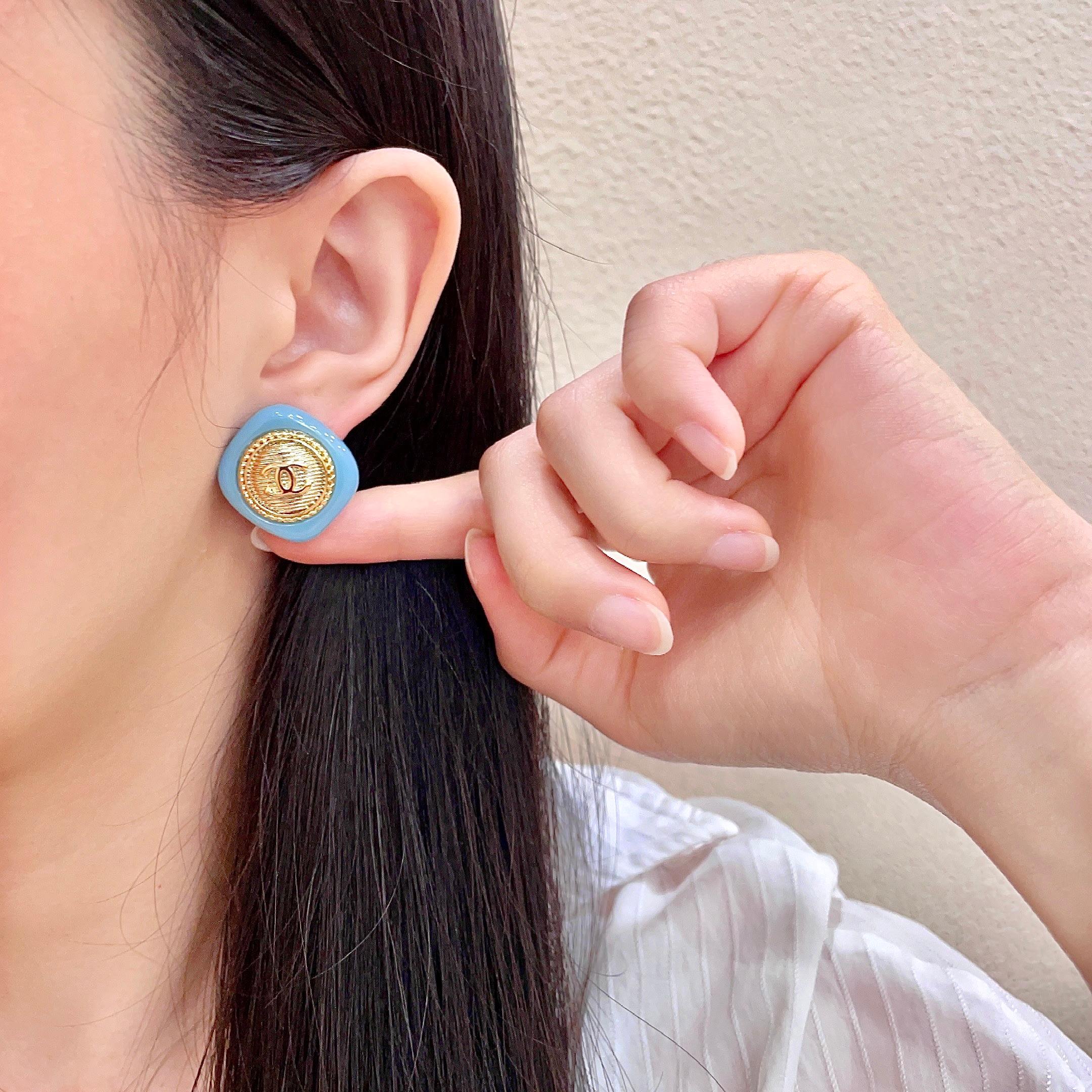 Chanel香奈儿 中古 耳钉👀小香家的款式真心无需多介绍😘🎶每一款都超好看，精致大方，非常显气质