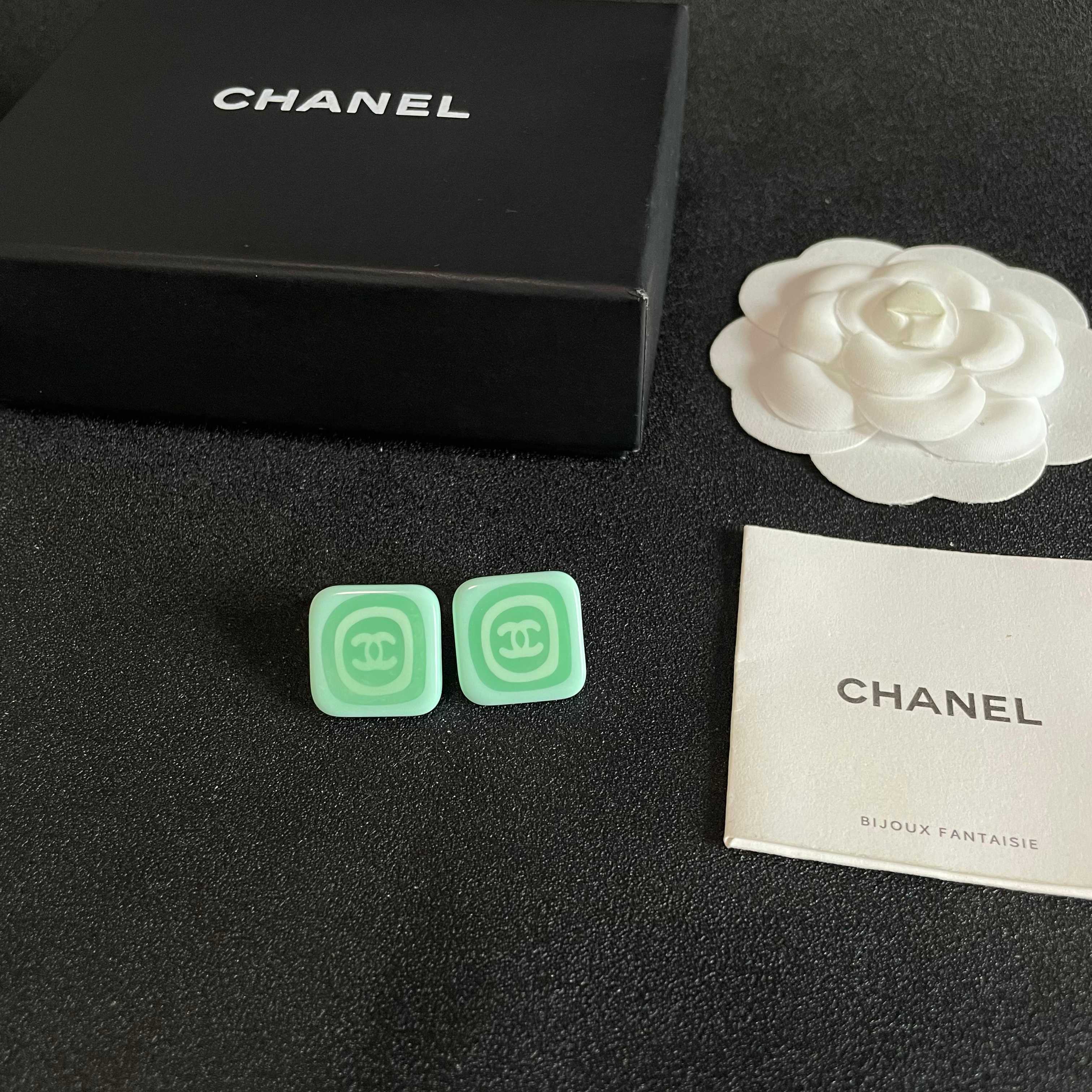 Chanel香奈儿 中古 耳钉👀小香家的款式真心无需多介绍😘🎶每一款都超好看，精致大方，非常显气质