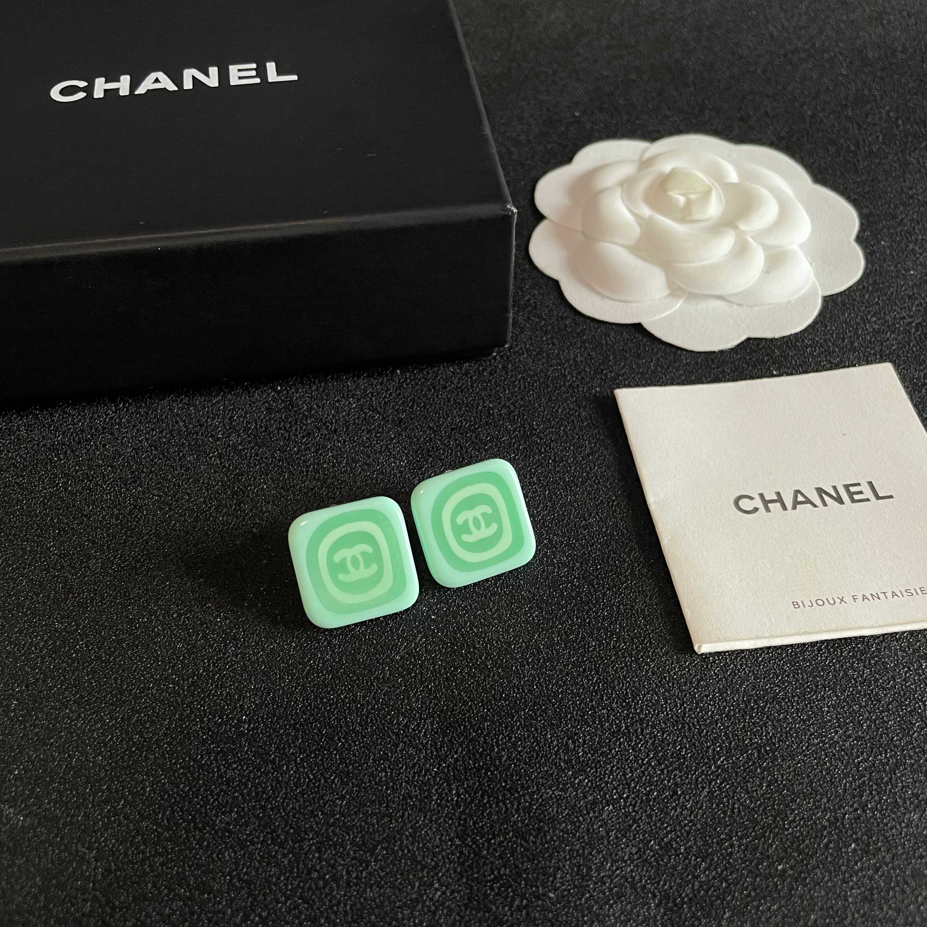 Chanel香奈儿 中古 耳钉👀小香家的款式真心无需多介绍😘🎶每一款都超好看，精致大方，非常显气质