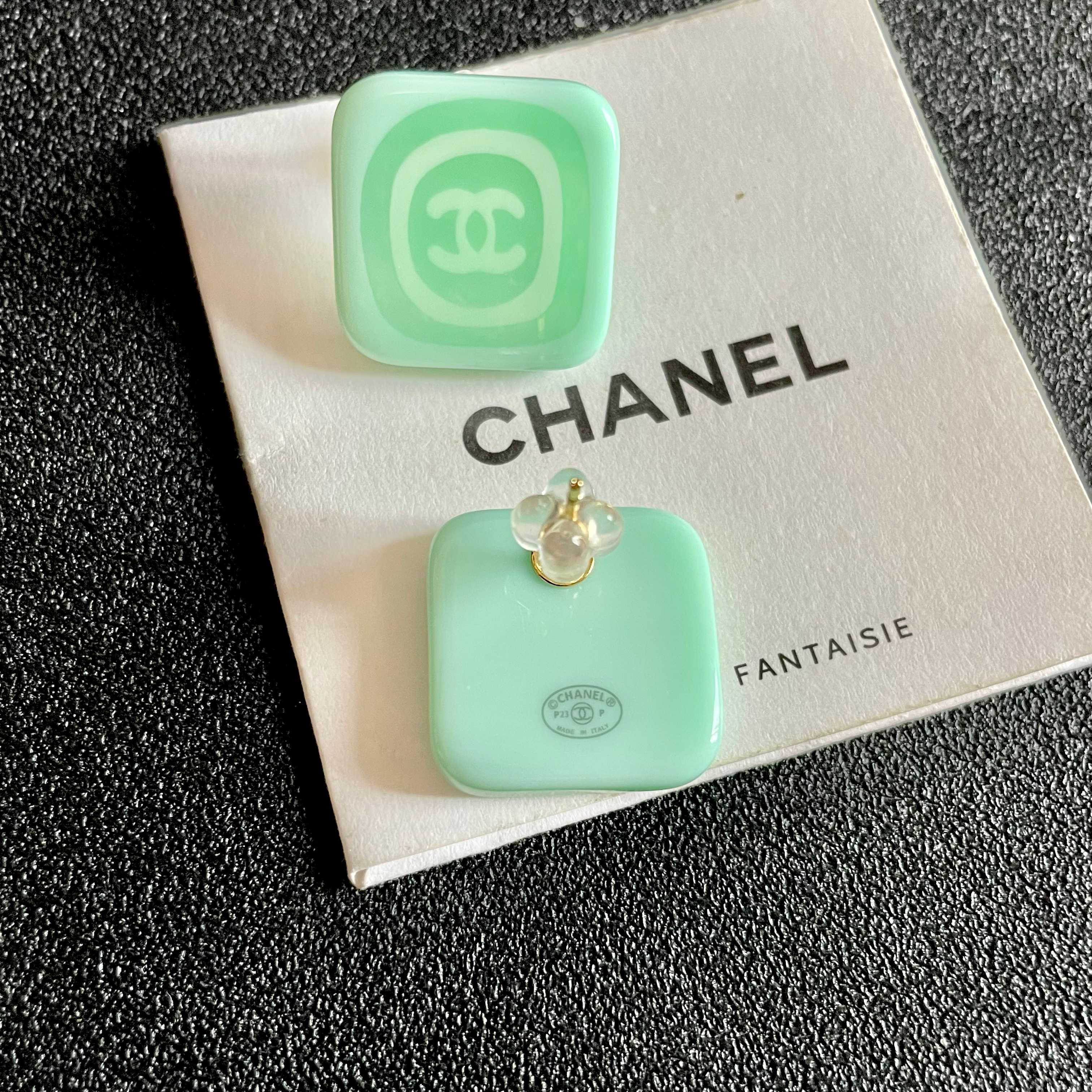 Chanel香奈儿 中古 耳钉👀小香家的款式真心无需多介绍😘🎶每一款都超好看，精致大方，非常显气质