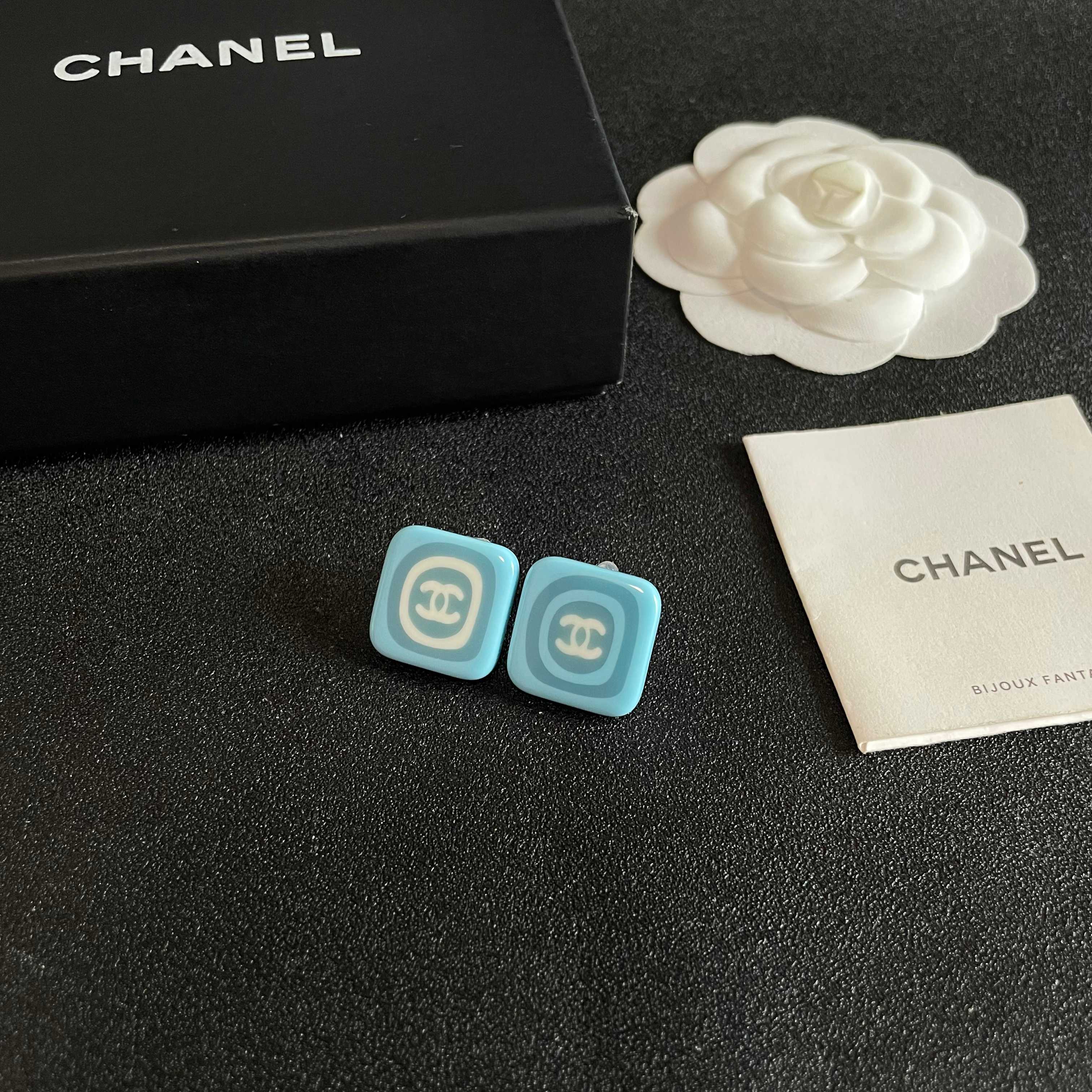 Chanel香奈儿 中古 耳钉👀小香家的款式真心无需多介绍😘🎶每一款都超好看，精致大方，非常显气质