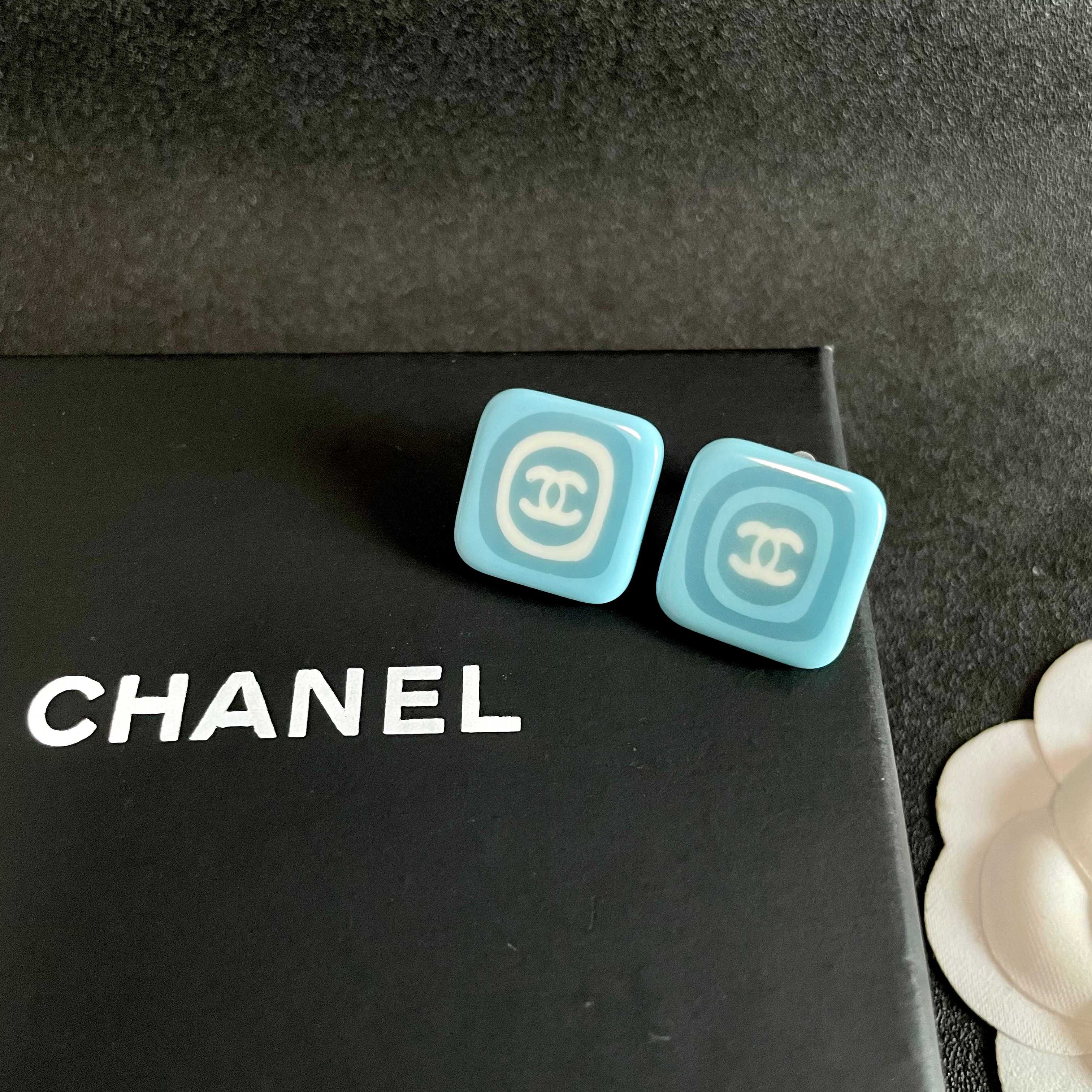 Chanel香奈儿 中古 耳钉👀小香家的款式真心无需多介绍😘🎶每一款都超好看，精致大方，非常显气质