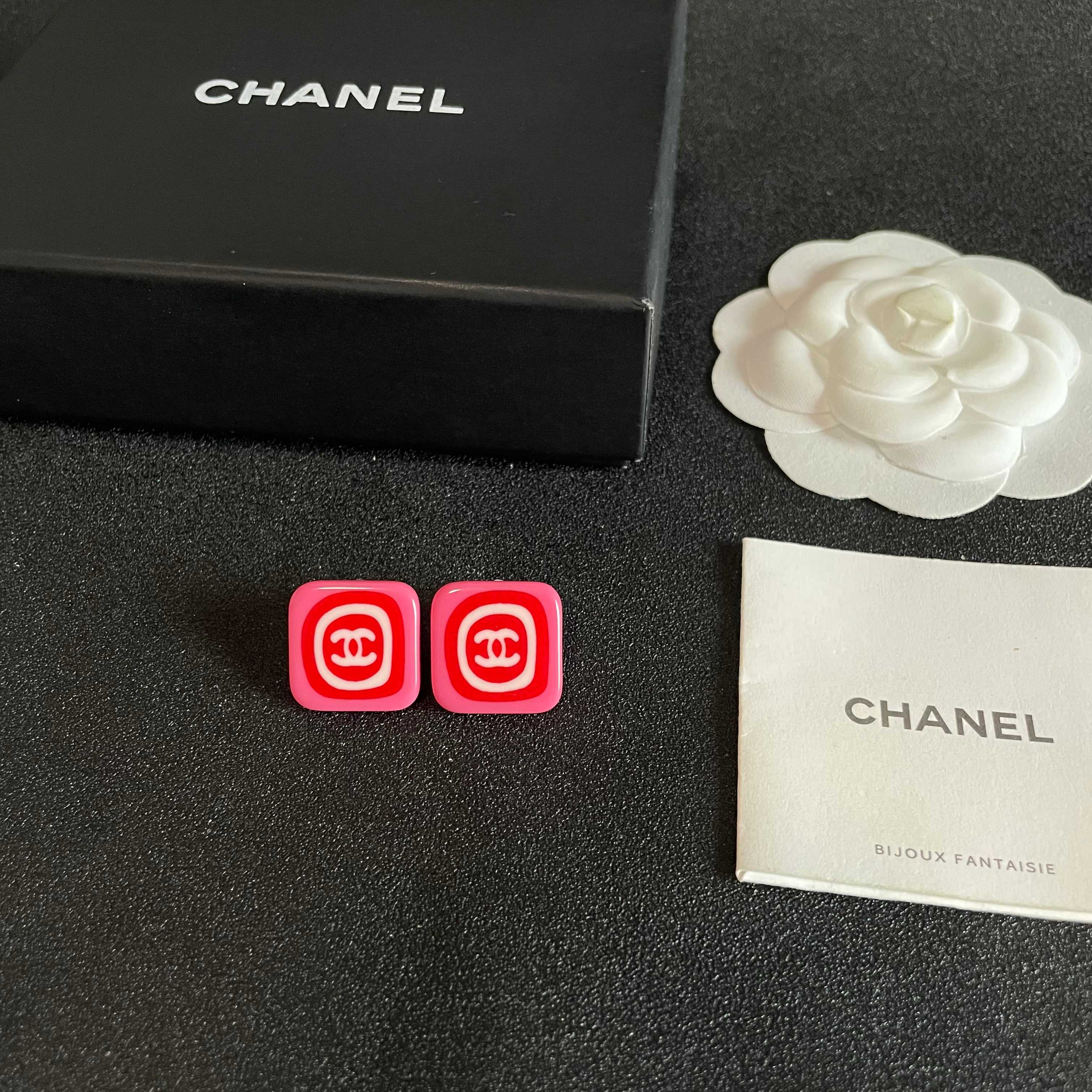 Chanel香奈儿 中古 耳钉👀小香家的款式真心无需多介绍😘🎶每一款都超好看，精致大方，非常显气质