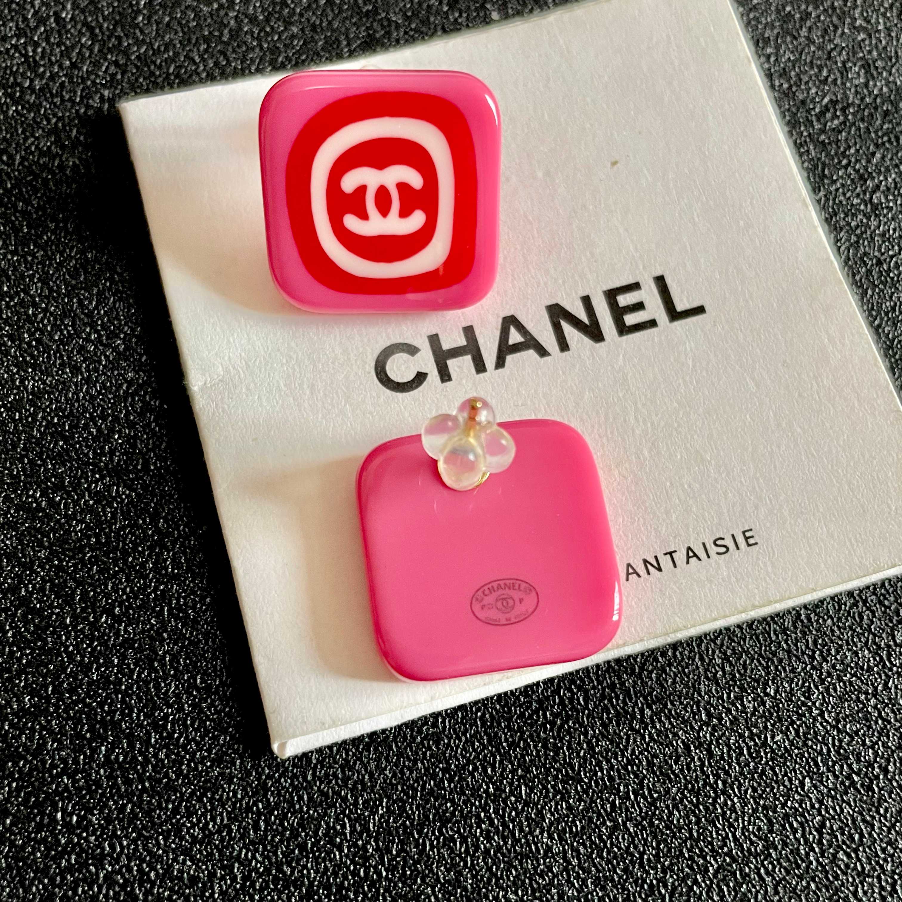Chanel香奈儿 中古 耳钉👀小香家的款式真心无需多介绍😘🎶每一款都超好看，精致大方，非常显气质