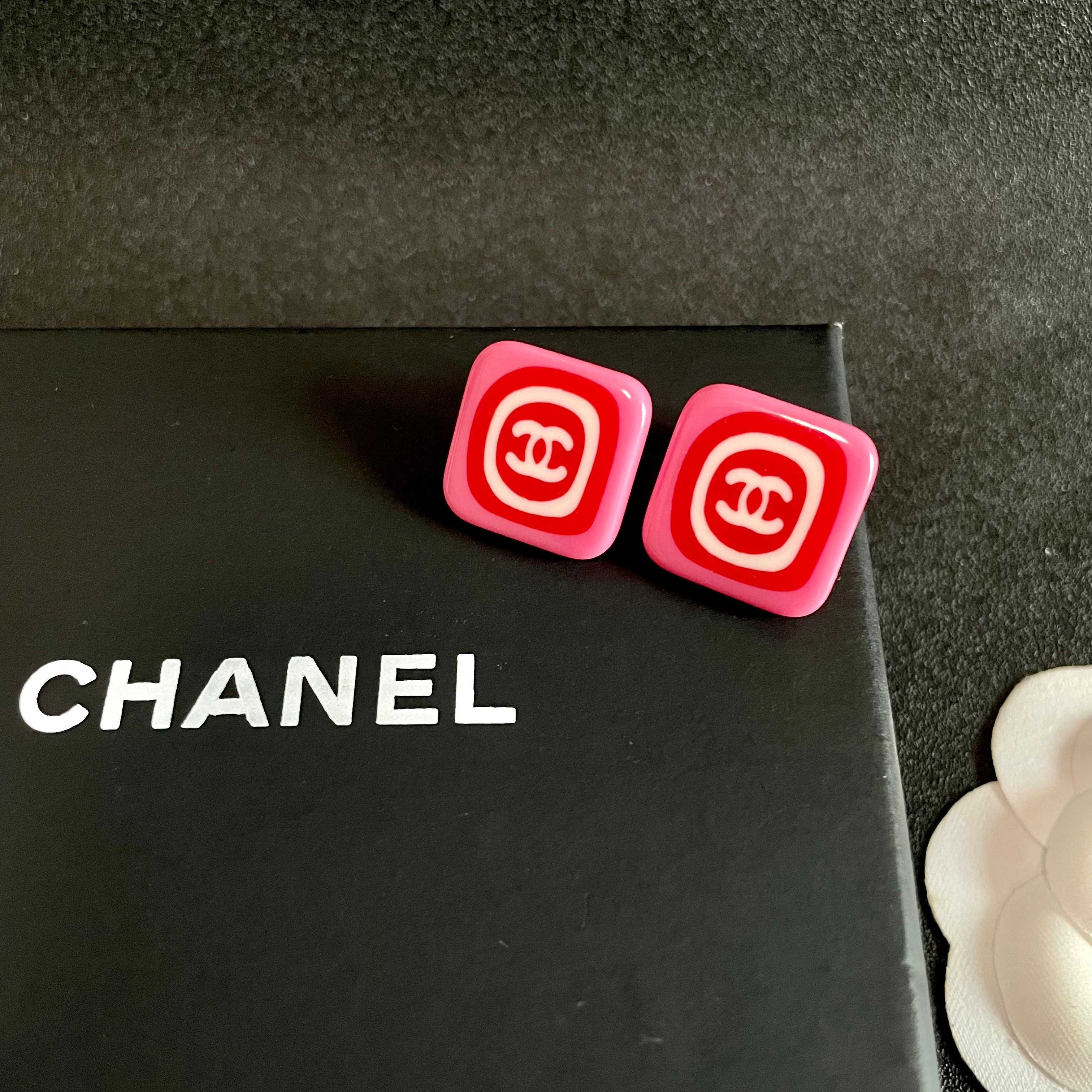 Chanel香奈儿 中古 耳钉👀小香家的款式真心无需多介绍😘🎶每一款都超好看，精致大方，非常显气质