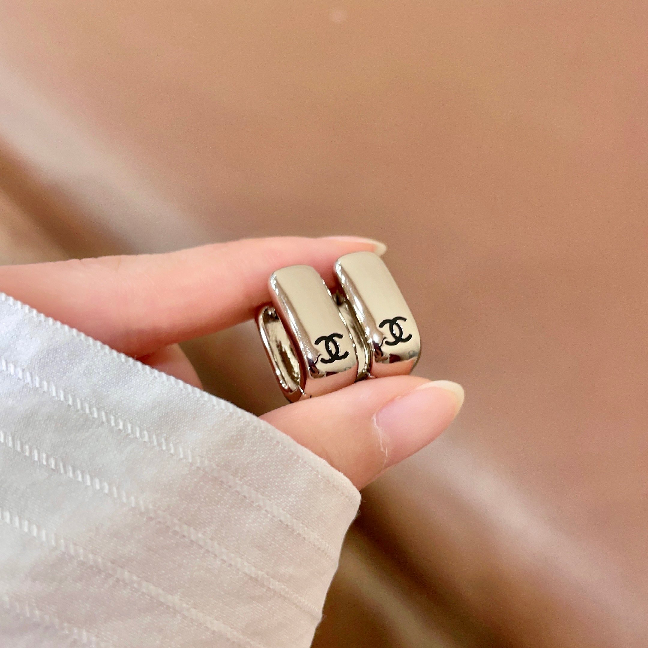 Chanel香奈儿 中古 耳钉👀小香家的款式真心无需多介绍😘🎶每一款都超好看，精致大方，非常显气质