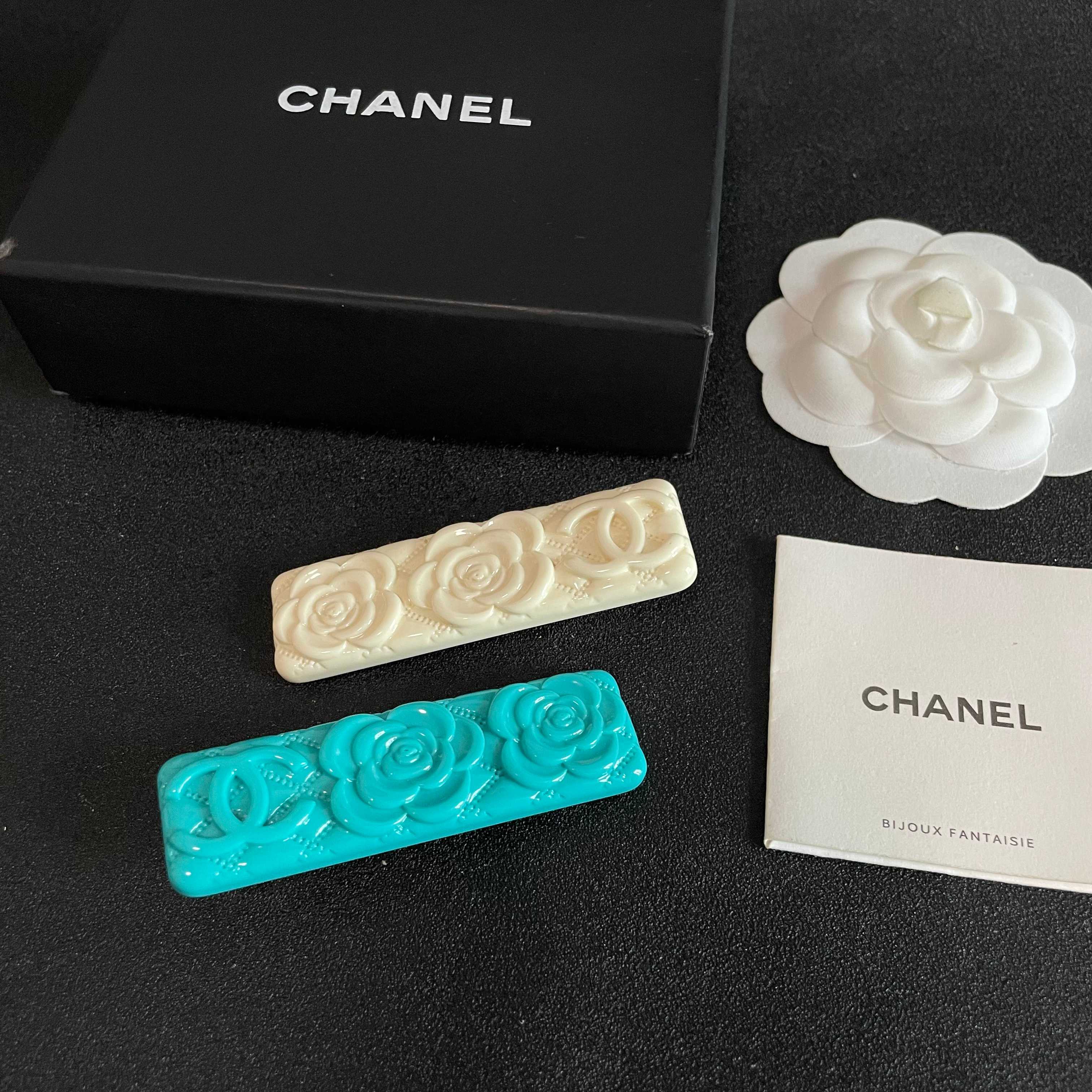 Chanel香奈儿】小香山茶花🌸经典发夹热销款火爆上新❣同步专柜‼正品开模‼款式简单大方💋小巧别致💖超级