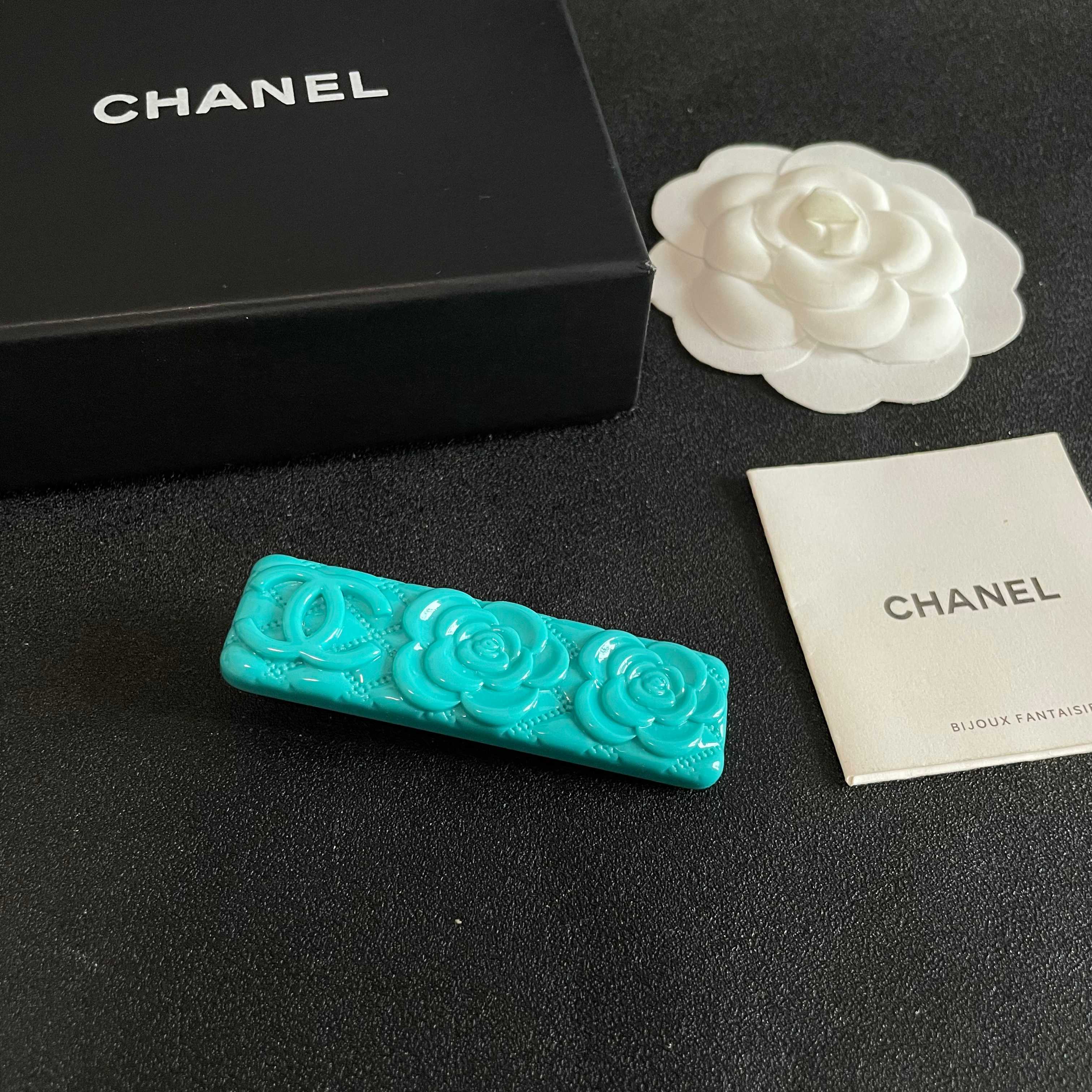 Chanel香奈儿】小香山茶花🌸经典发夹热销款火爆上新❣同步专柜‼正品开模‼款式简单大方💋小巧别致💖超级