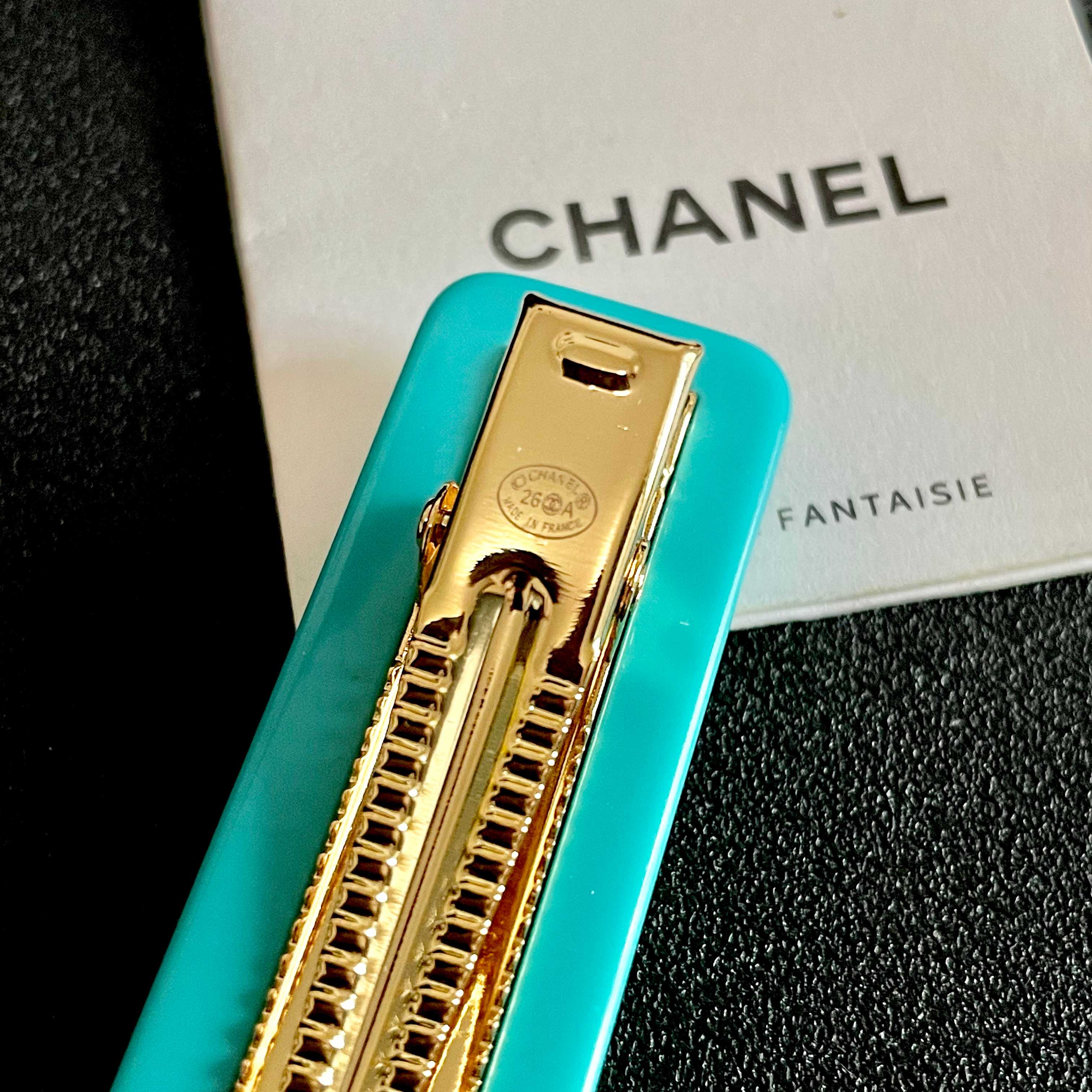 Chanel香奈儿】小香山茶花🌸经典发夹热销款火爆上新❣同步专柜‼正品开模‼款式简单大方💋小巧别致💖超级