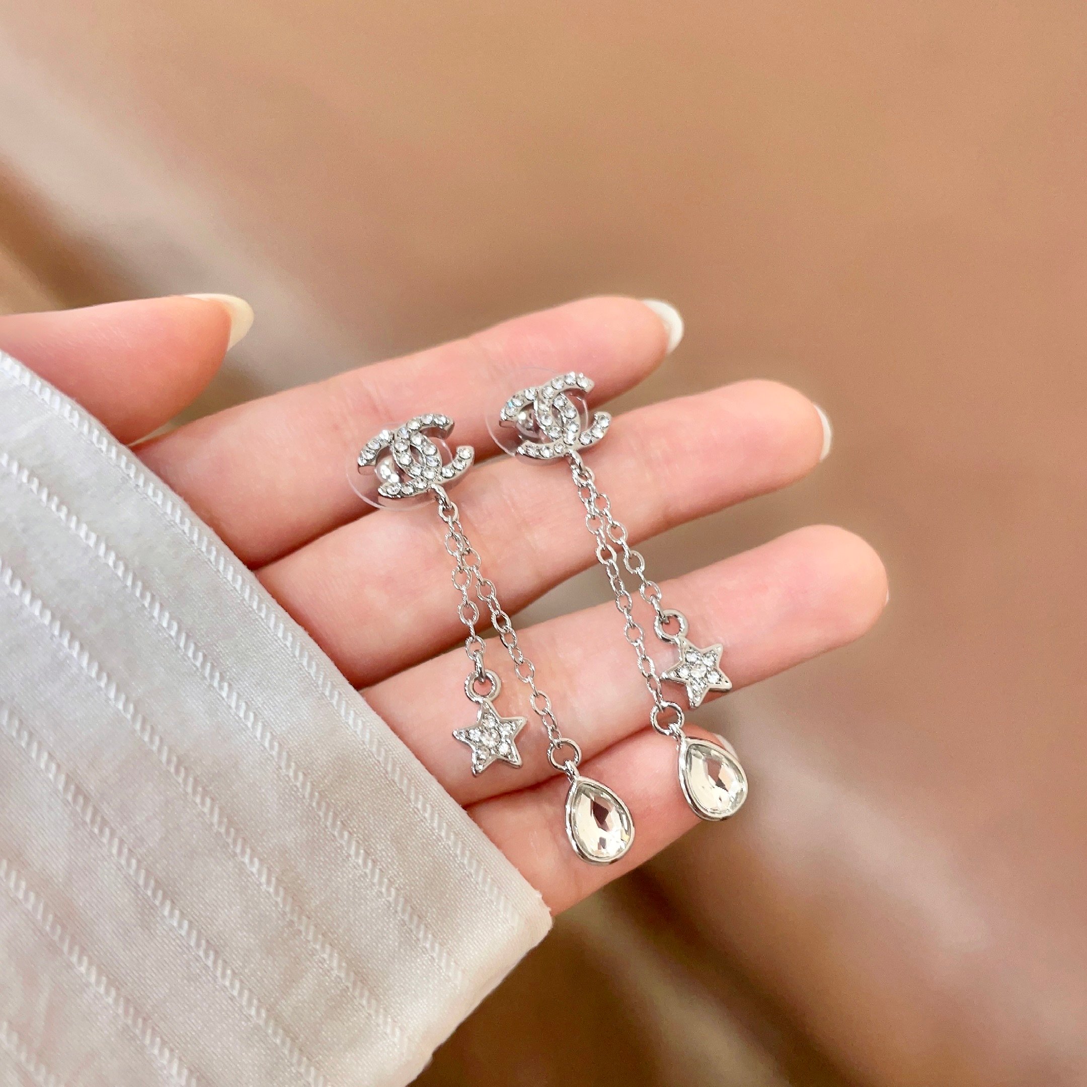 Chanel香奈儿 中古 耳钉👀小香家的款式真心无需多介绍😘🎶每一款都超好看，精致大方，非常显气质