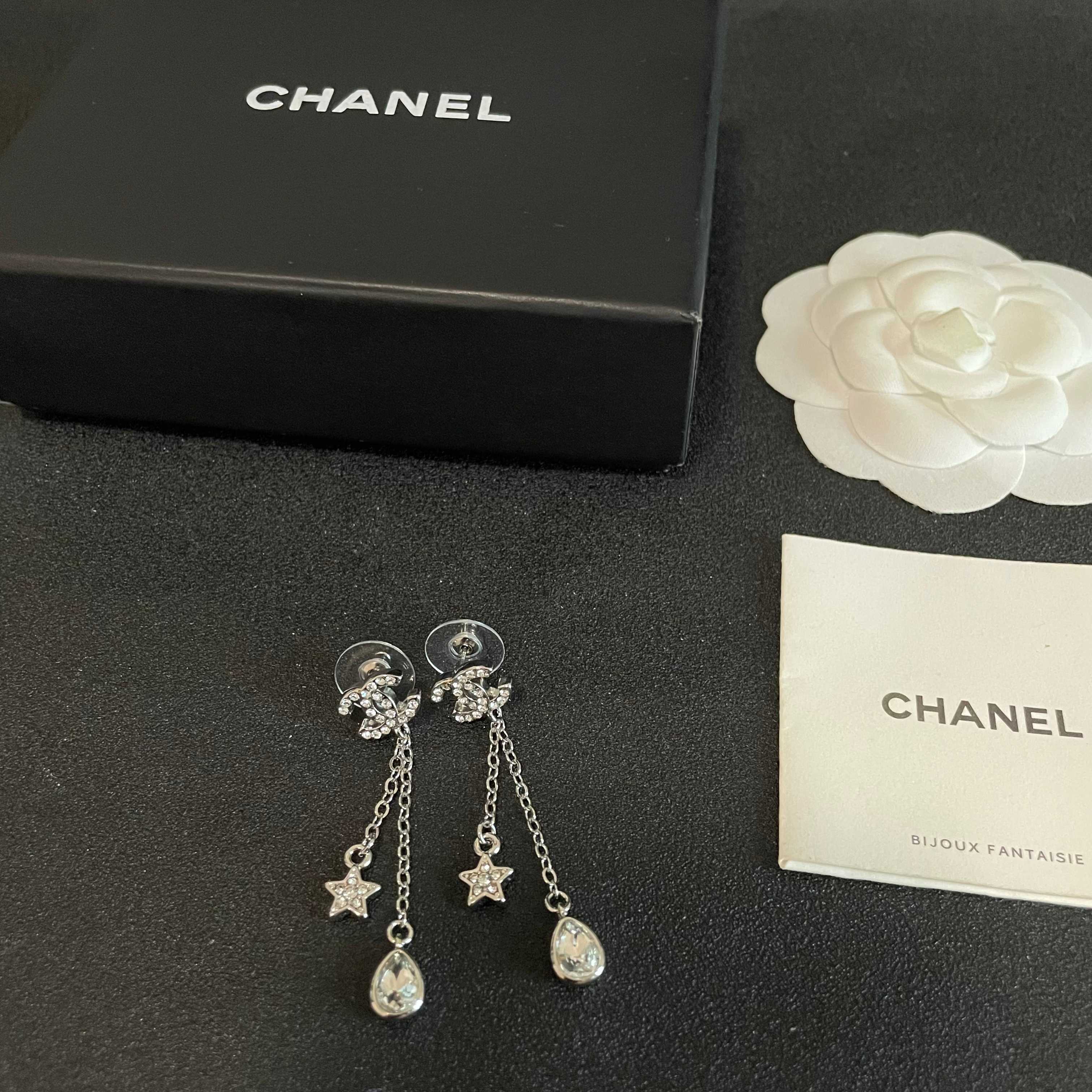 Chanel香奈儿 中古 耳钉👀小香家的款式真心无需多介绍😘🎶每一款都超好看，精致大方，非常显气质