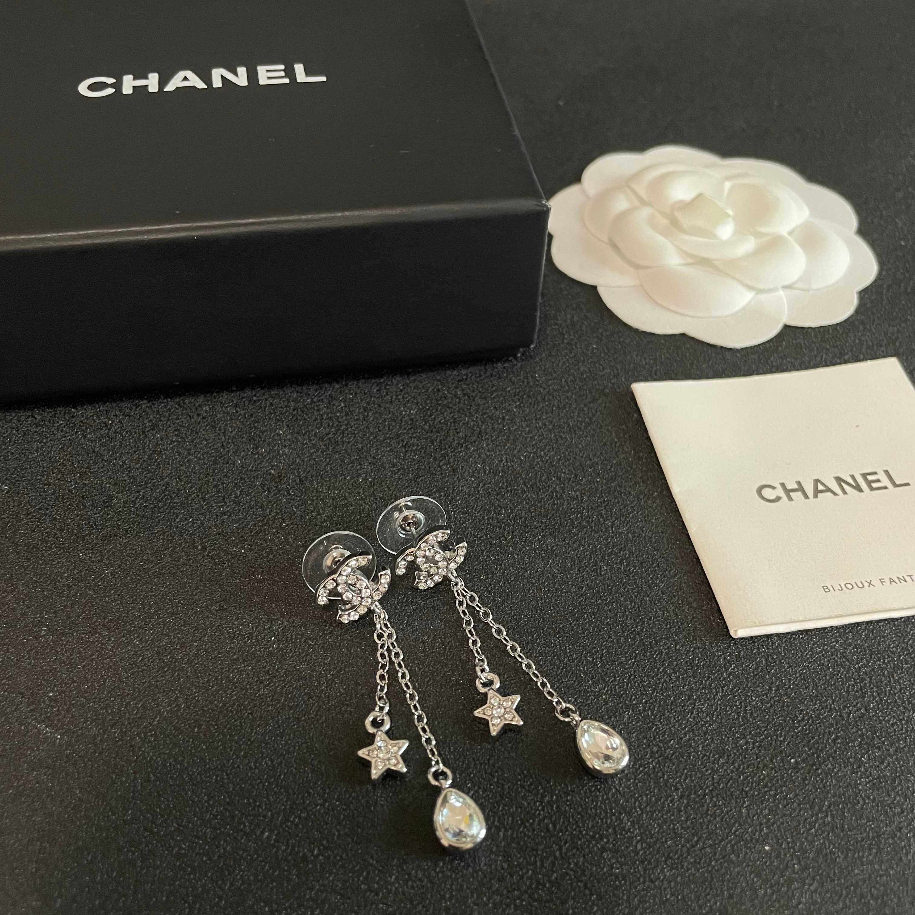 Chanel香奈儿 中古 耳钉👀小香家的款式真心无需多介绍😘🎶每一款都超好看，精致大方，非常显气质