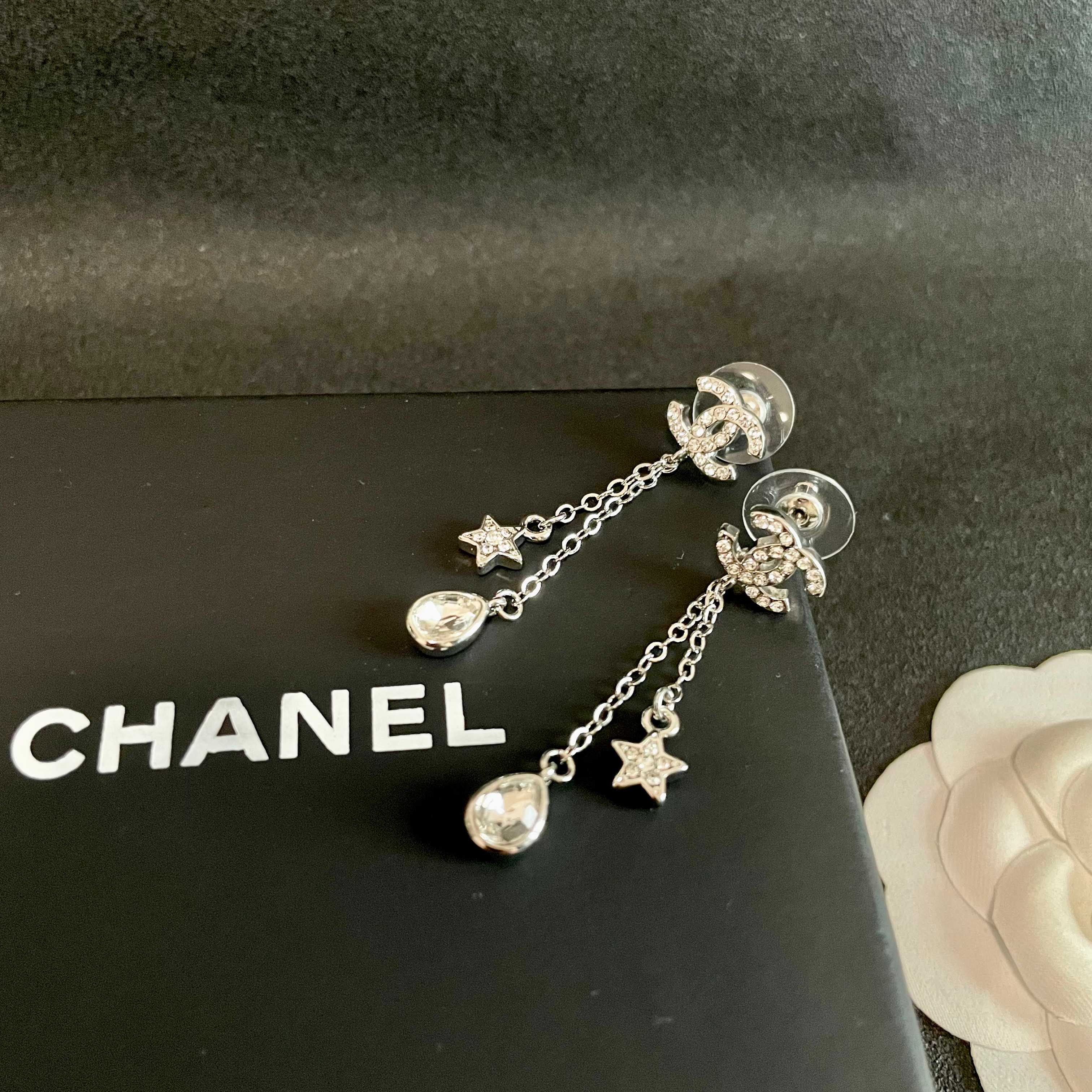 Chanel香奈儿 中古 耳钉👀小香家的款式真心无需多介绍😘🎶每一款都超好看，精致大方，非常显气质