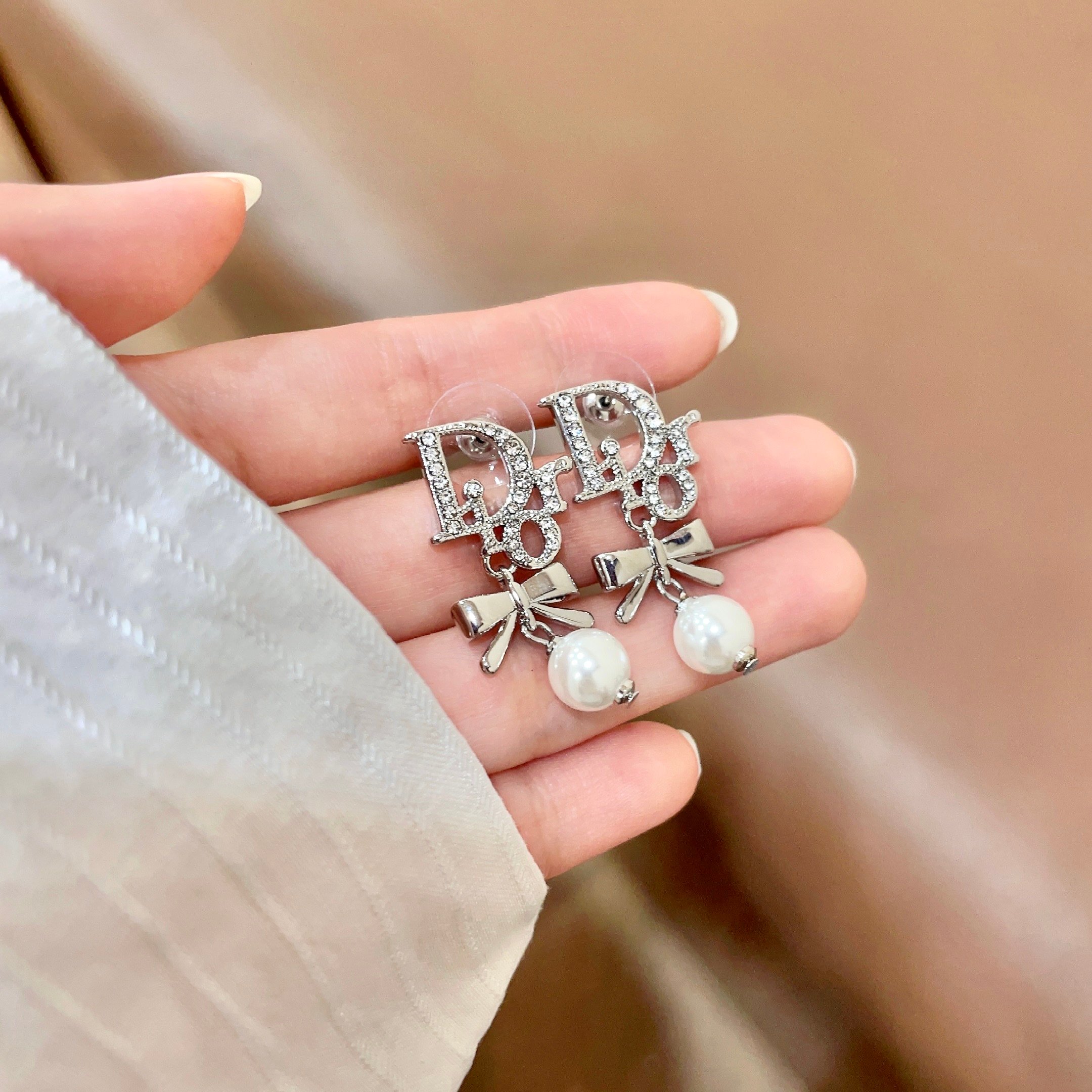 👑Dior 迪奥  中古 耳钉 专柜一致上新 精选原版一致 黄铜材质 甜美气质高雅.
