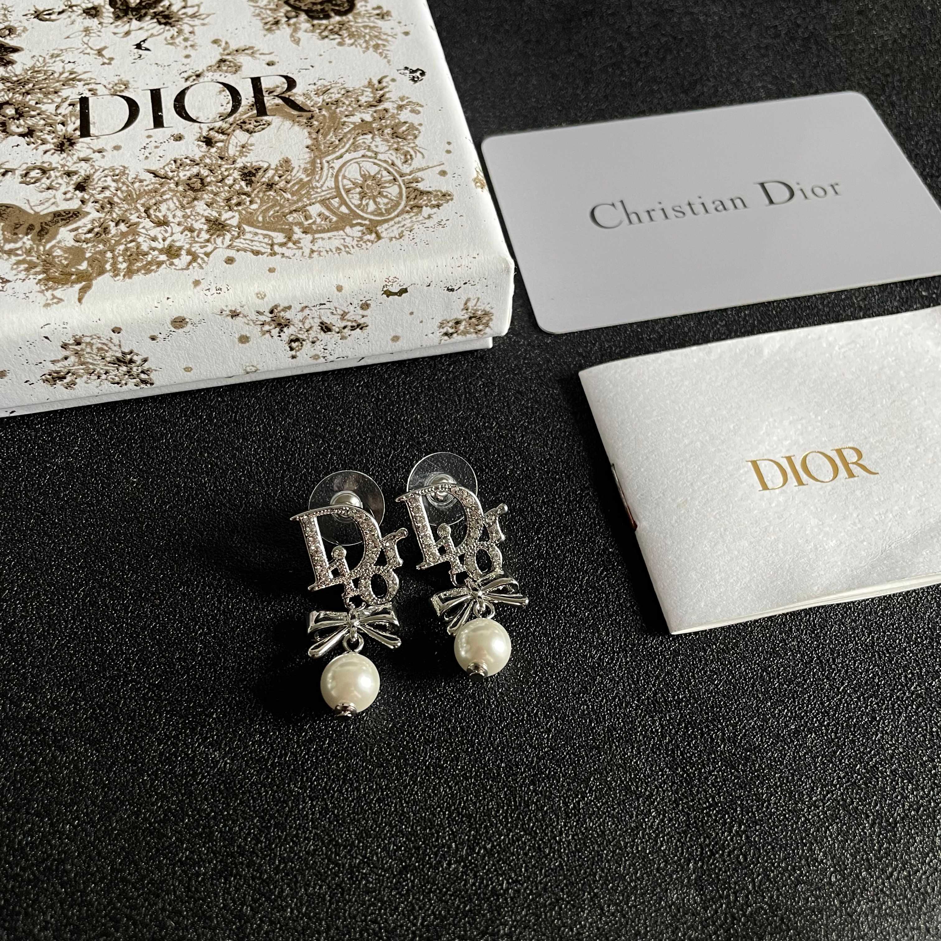 👑Dior 迪奥  中古 耳钉 专柜一致上新 精选原版一致 黄铜材质 甜美气质高雅.