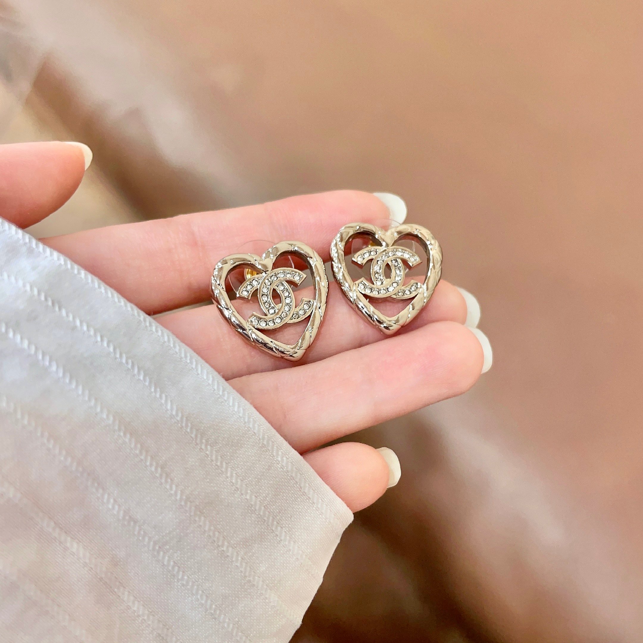 Chanel Haute Couture Haute Joaillerie Fine Jewelry Earrings Necklace 4