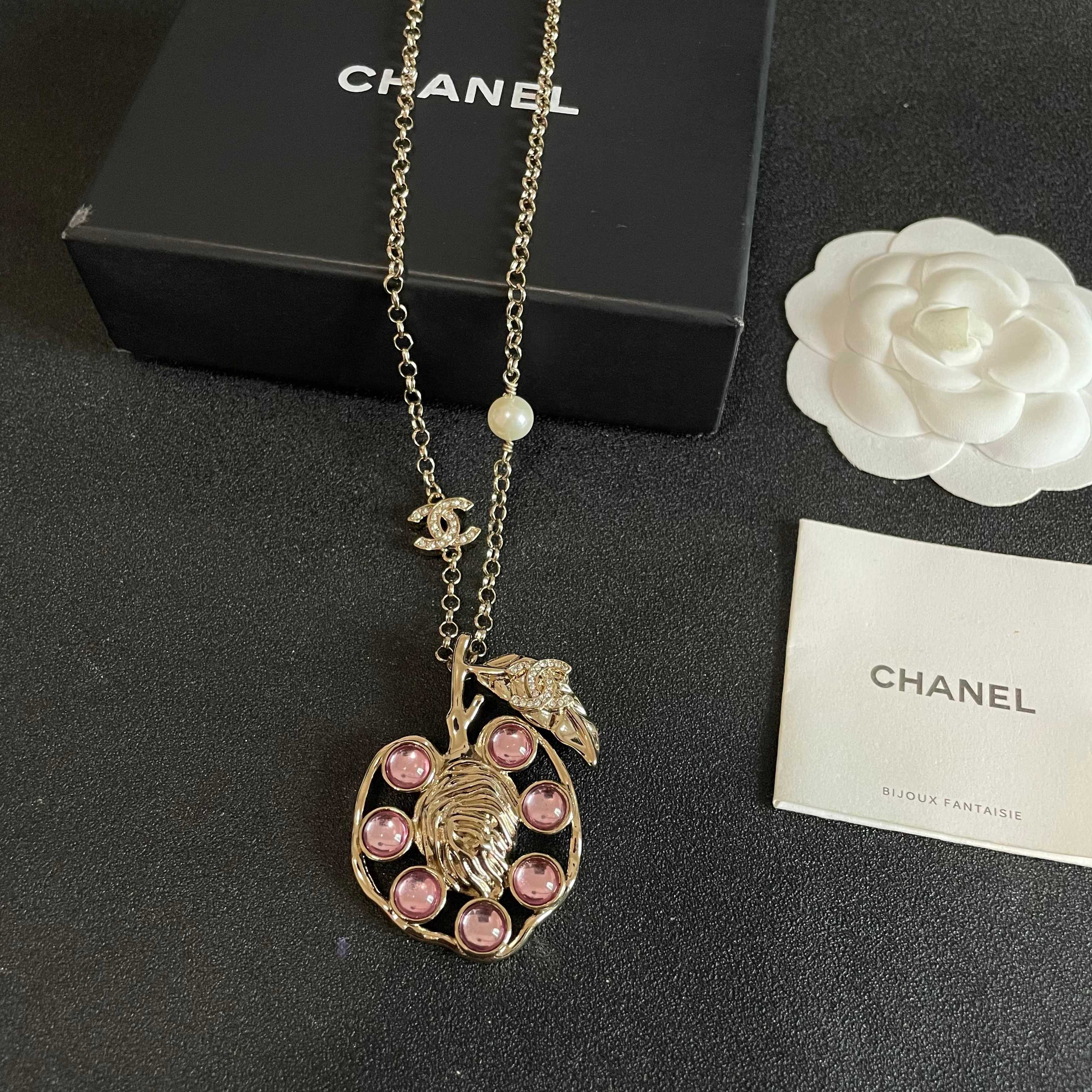 Chanel香奈儿 中古 项链👀小香家的款式真心无需多介绍😘🎶每一款都超好看，精致大方，非常显气质.