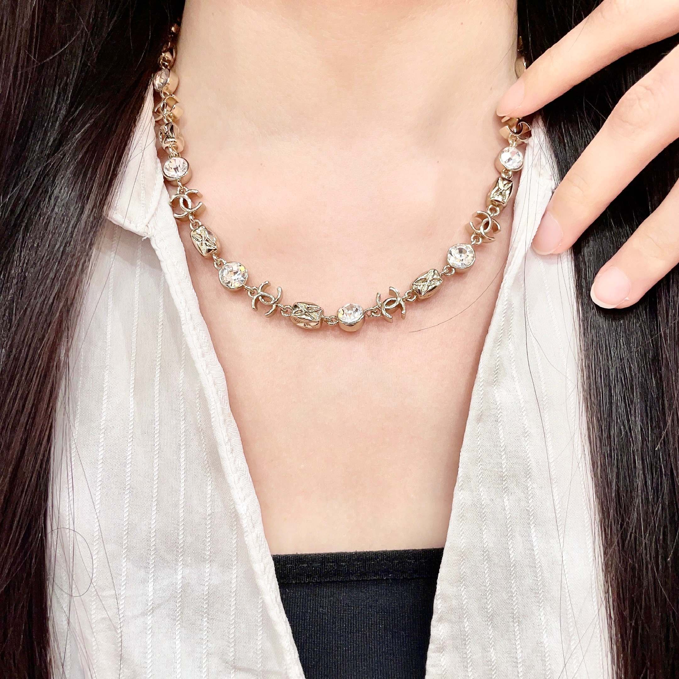 Chanel香奈儿 中古 字母项链👀小香家的款式真心无需多介绍😘🎶每一款都超好看,精致大方,非常显气质. Chanel香奈儿 中古 字母项链👀小香家的款式真心无需多介绍😘🎶每一款都超好看,精致大方,非常显气质.
