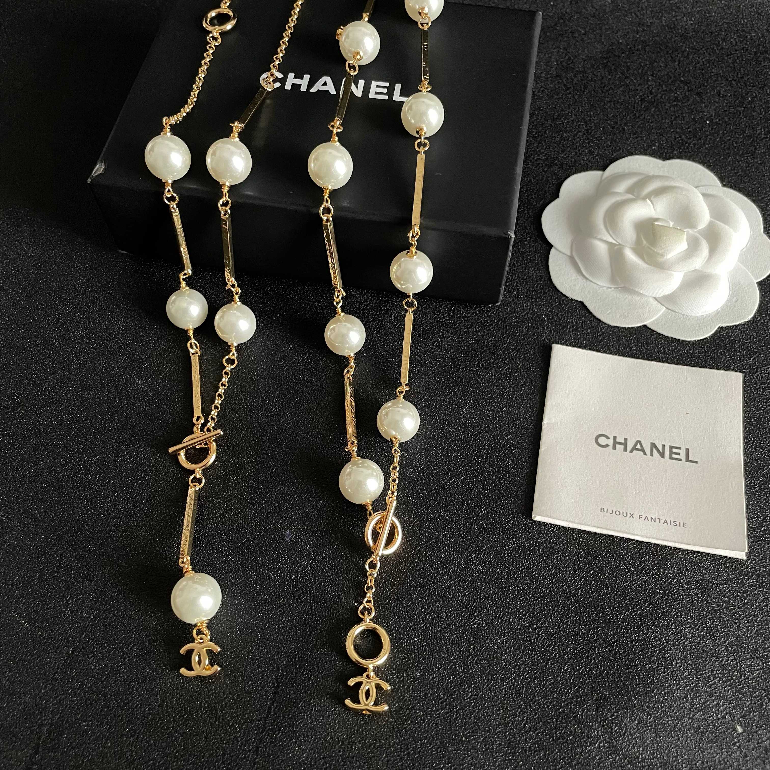 Chanel香奈儿 中古 字母项链👀小香家的款式真心无需多介绍😘🎶每一款都超好看，精致大方，非常显气质.