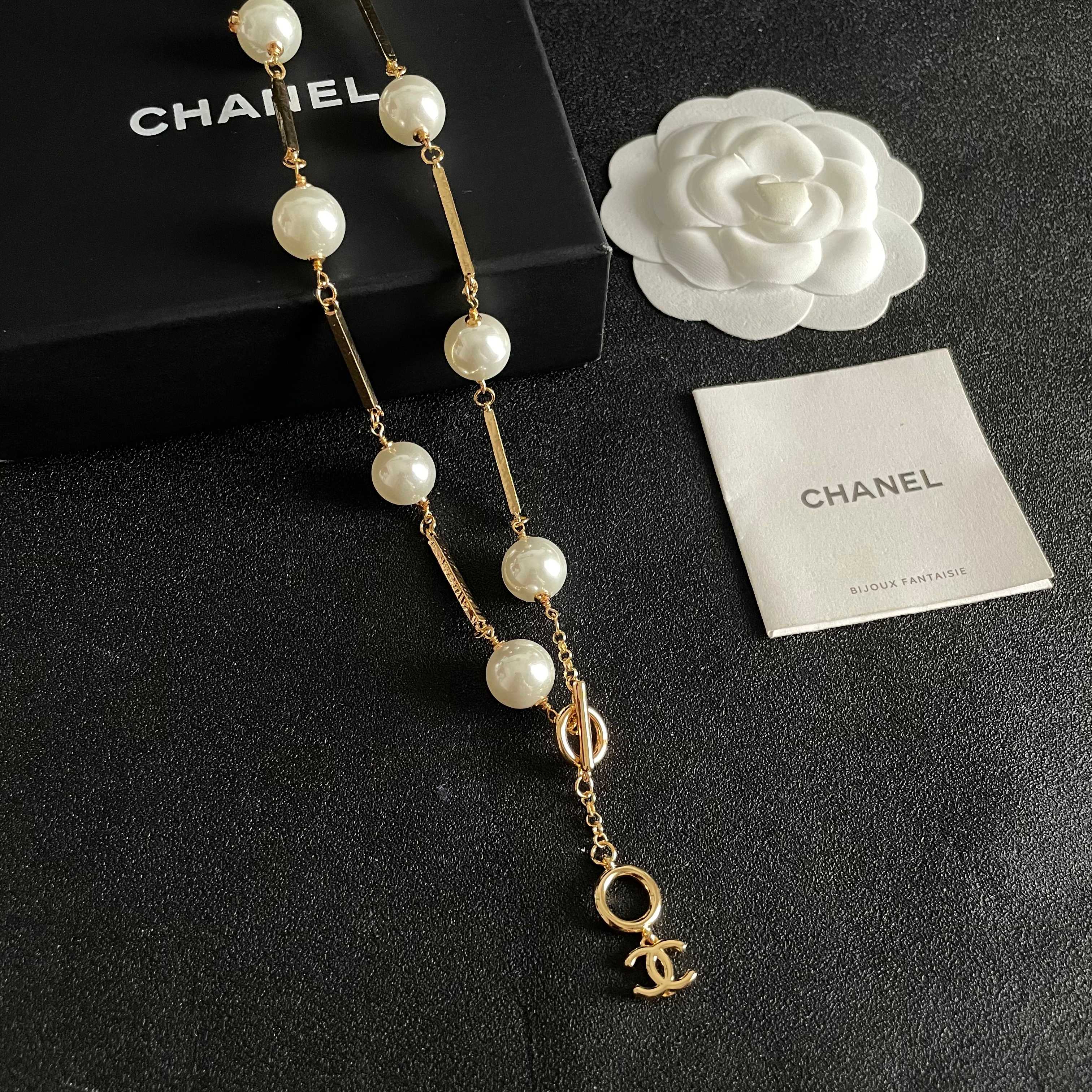 Chanel香奈儿 中古 字母项链👀小香家的款式真心无需多介绍😘🎶每一款都超好看，精致大方，非常显气质.