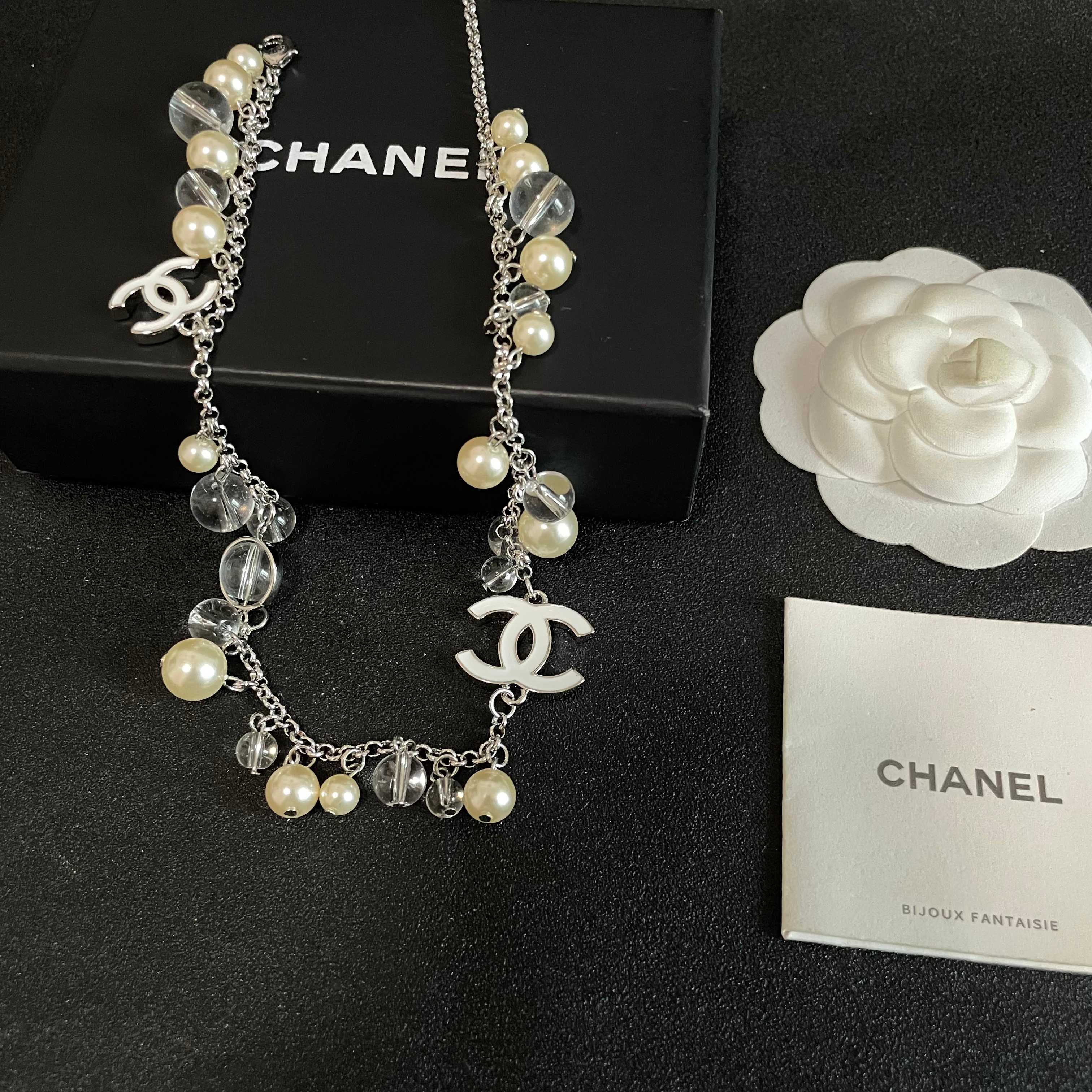 Chanel香奈儿 中古 字母项链👀小香家的款式真心无需多介绍😘🎶每一款都超好看，精致大方，非常显气质.