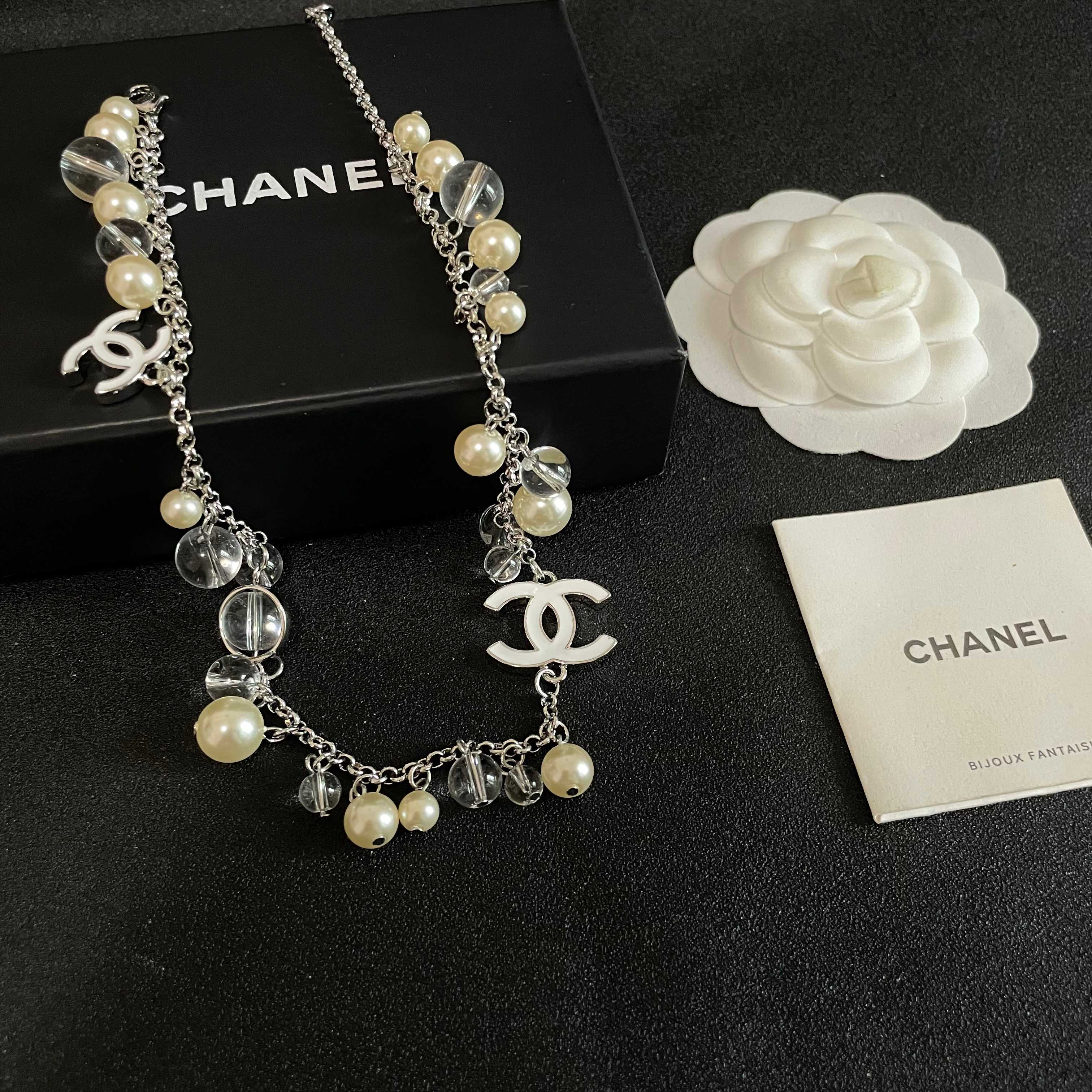 Chanel香奈儿 中古 字母项链👀小香家的款式真心无需多介绍😘🎶每一款都超好看，精致大方，非常显气质.