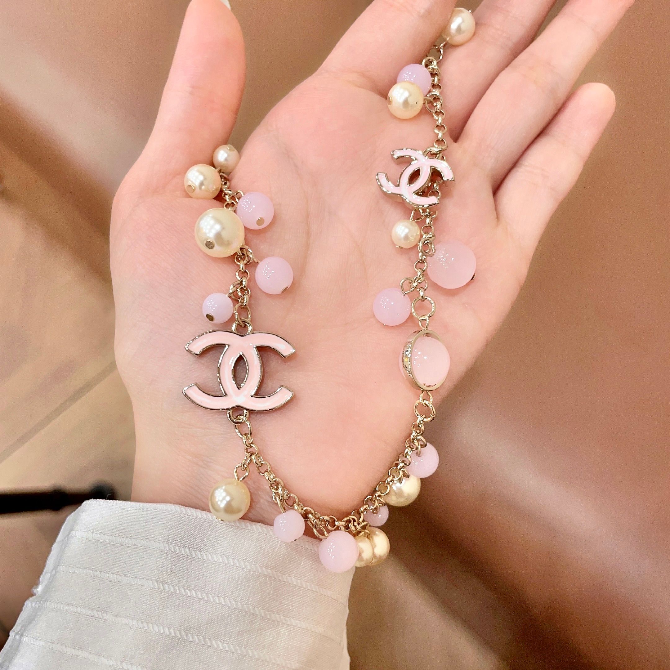 Chanel香奈儿 中古 字母项链👀小香家的款式真心无需多介绍😘🎶每一款都超好看，精致大方，非常显气质.