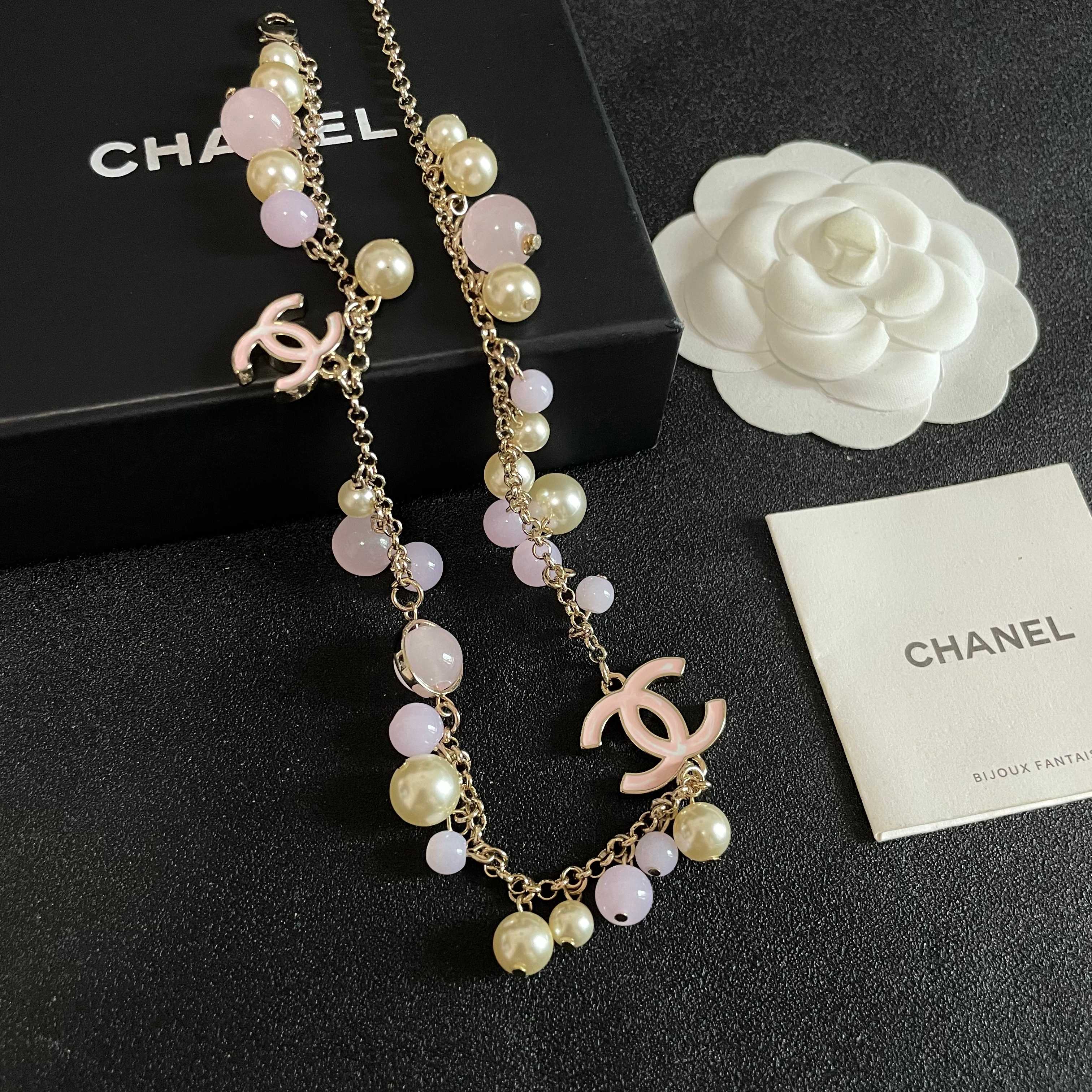 Chanel香奈儿 中古 字母项链👀小香家的款式真心无需多介绍😘🎶每一款都超好看，精致大方，非常显气质.